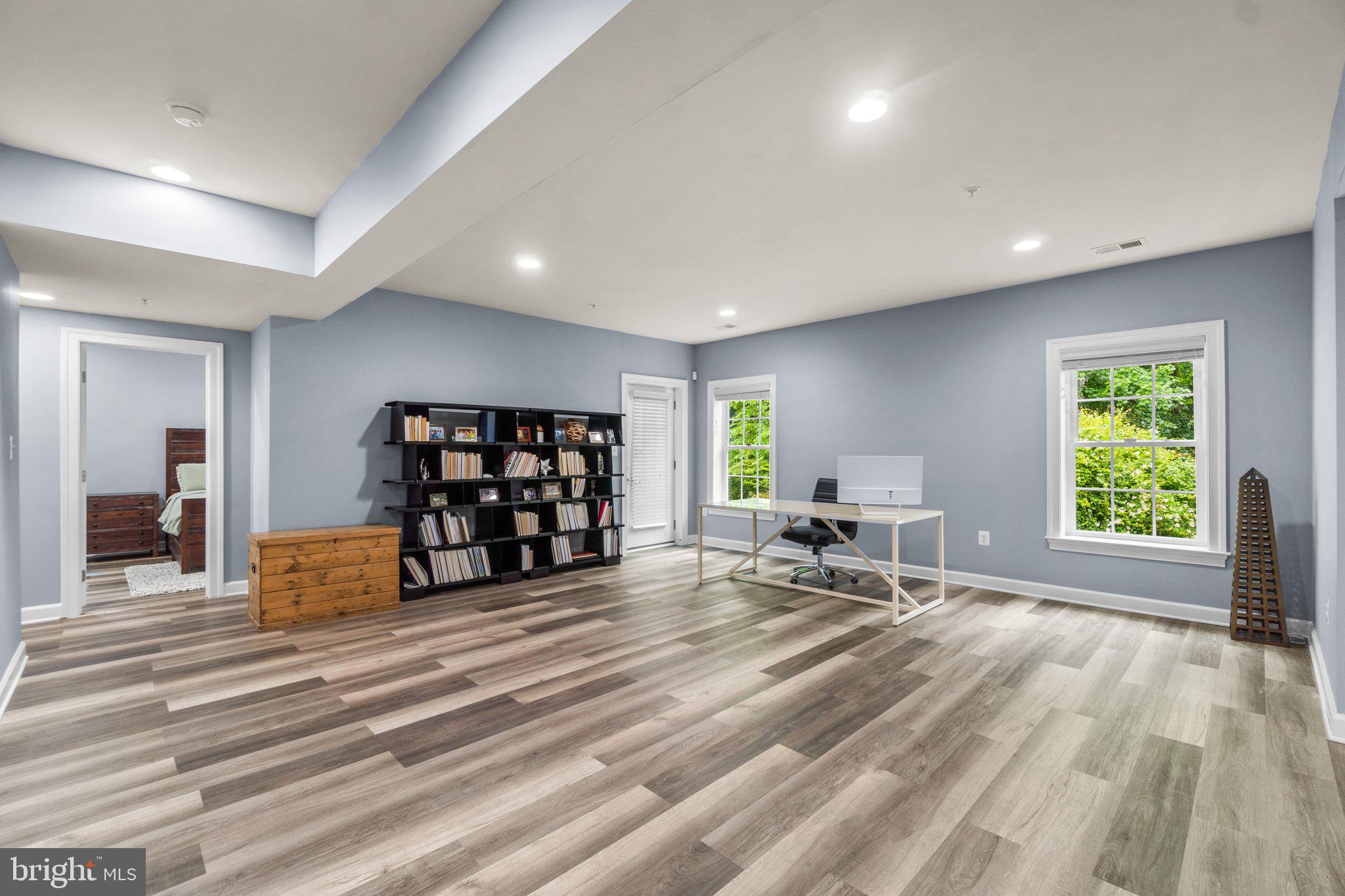 AUTUMN RIVER - Residential