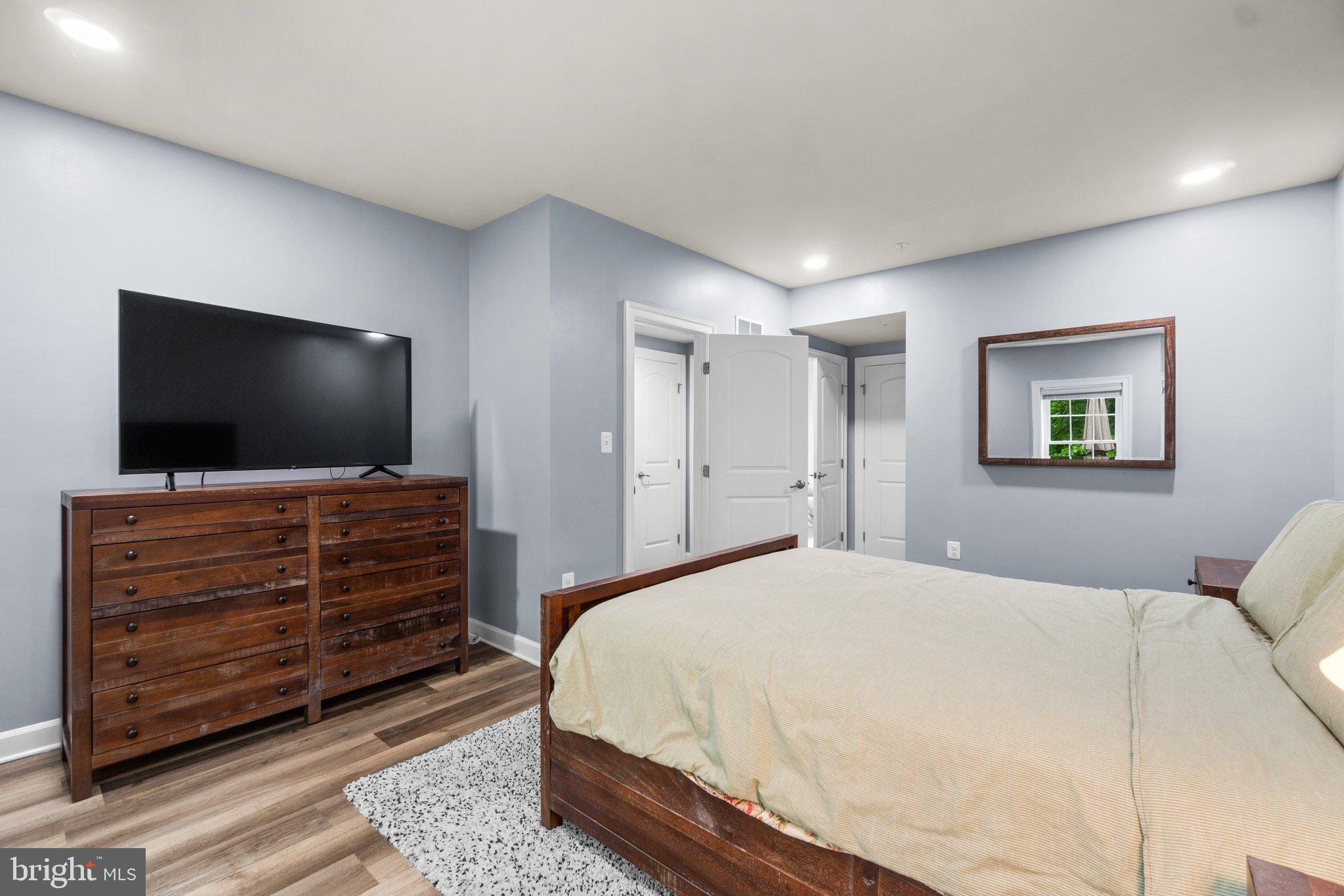 AUTUMN RIVER - Residential