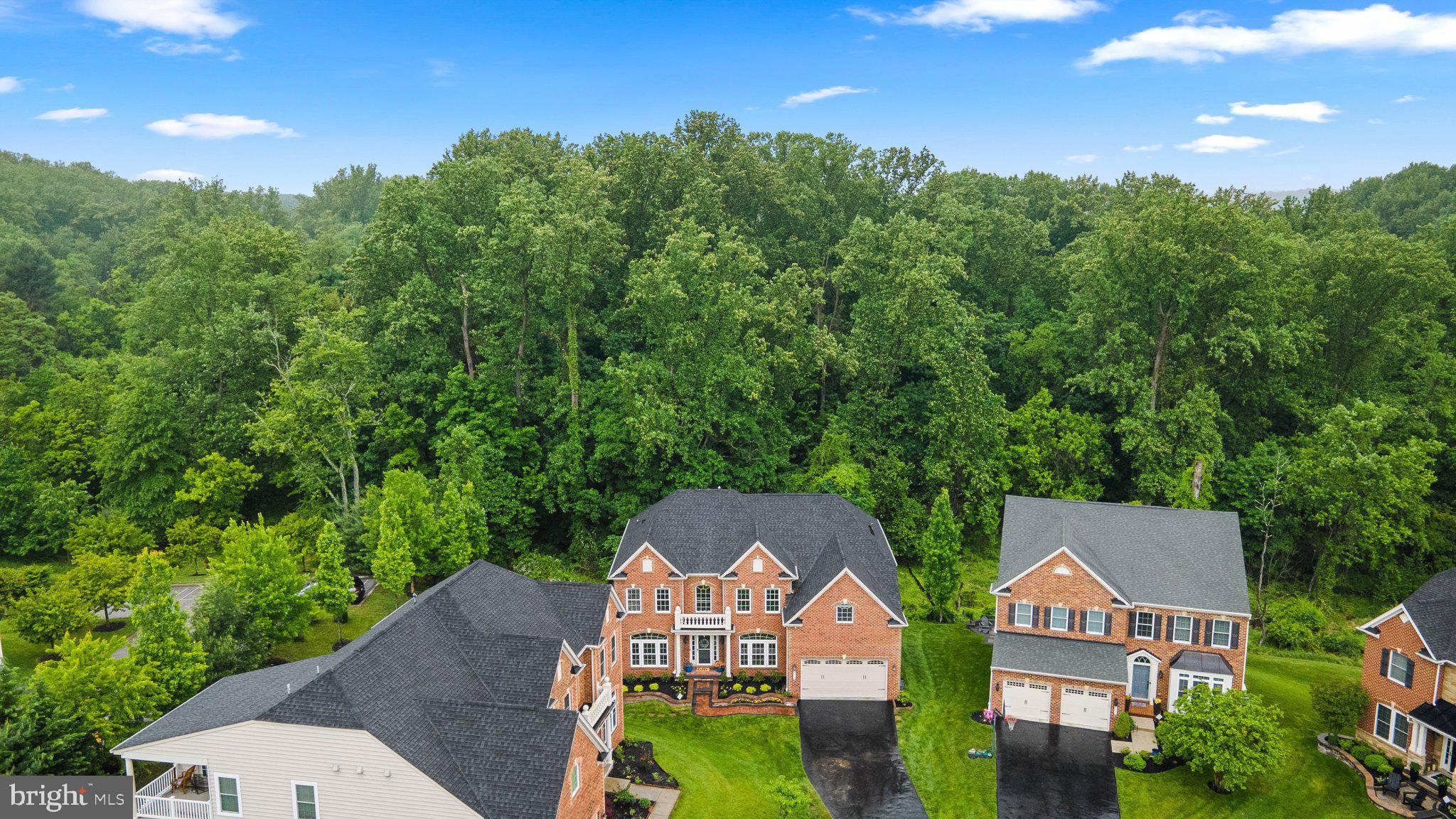 AUTUMN RIVER - Residential