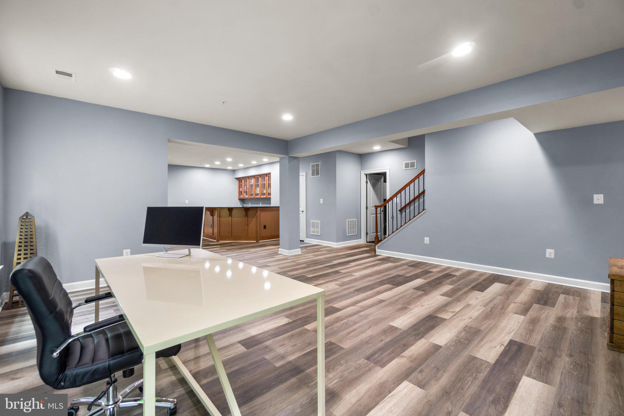 AUTUMN RIVER - Residential