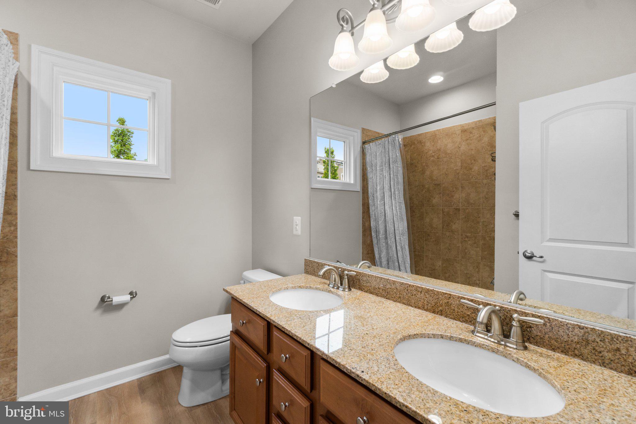 AUTUMN RIVER - Residential