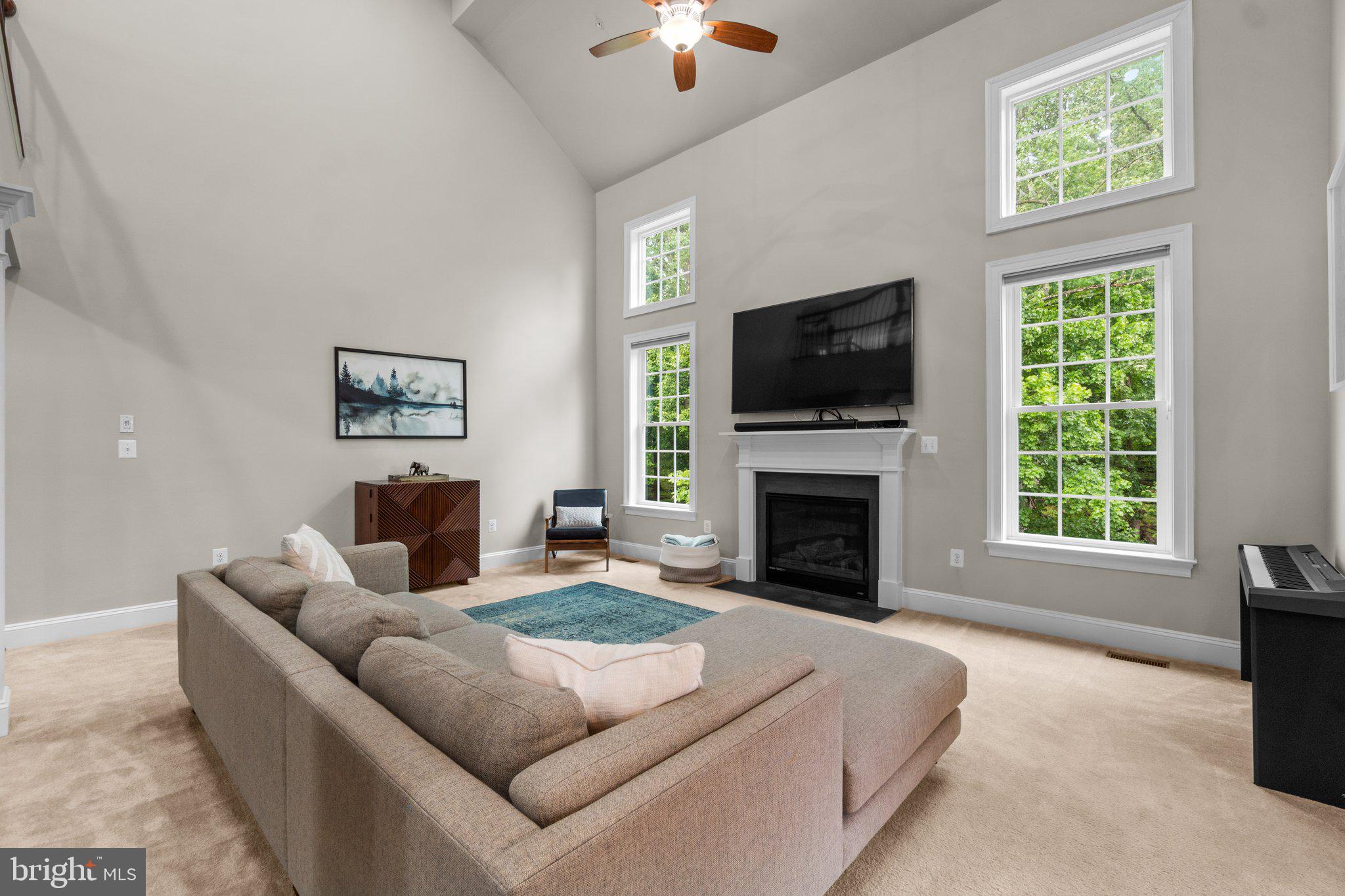 AUTUMN RIVER - Residential