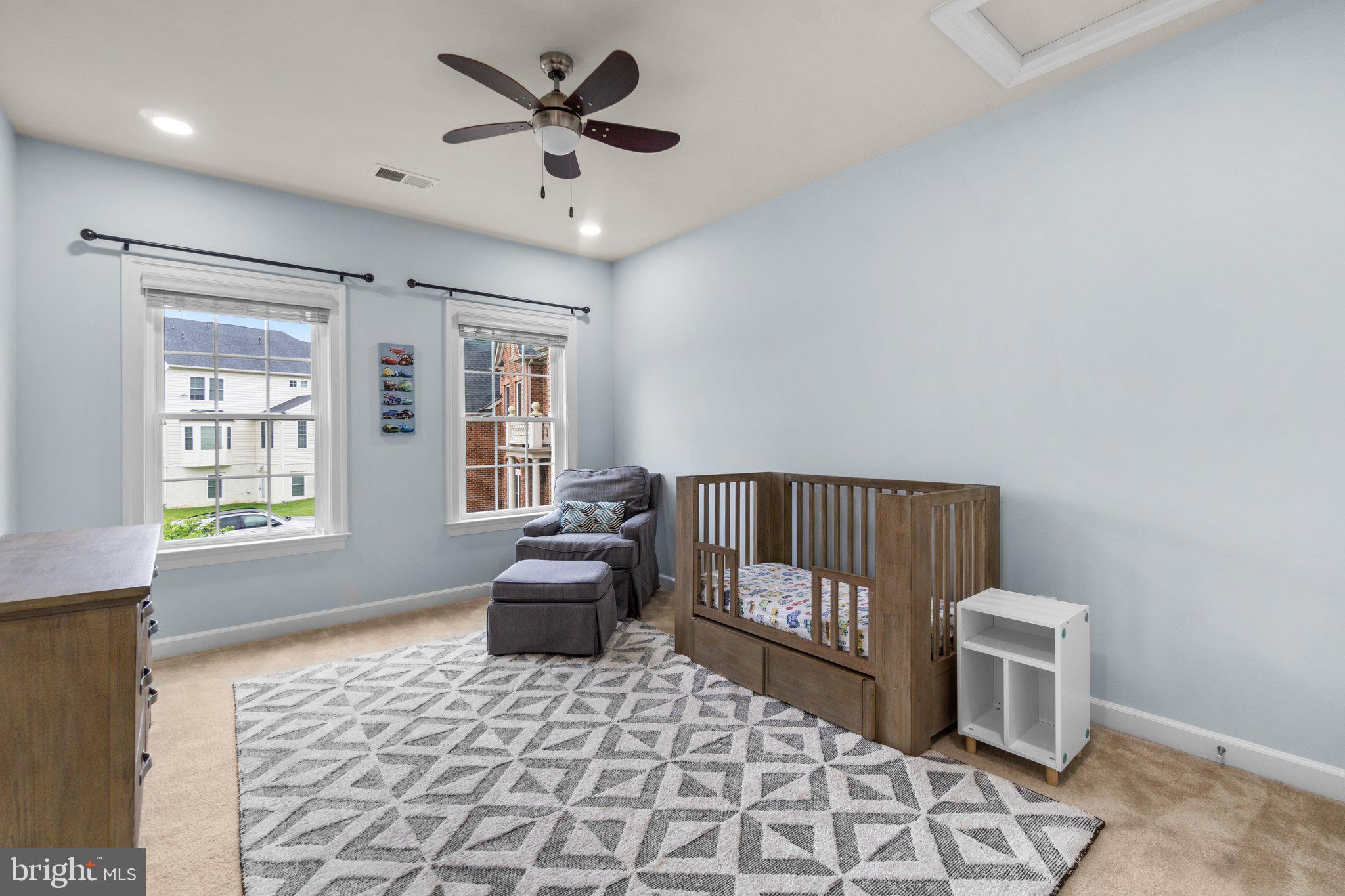 AUTUMN RIVER - Residential