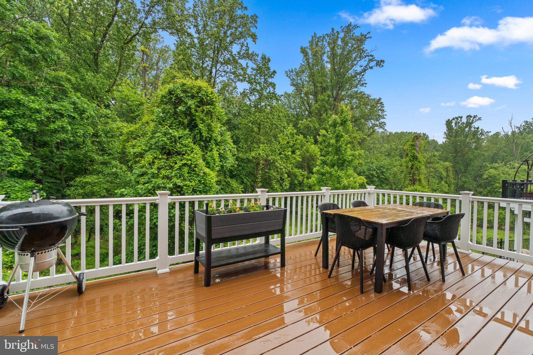 AUTUMN RIVER - Residential