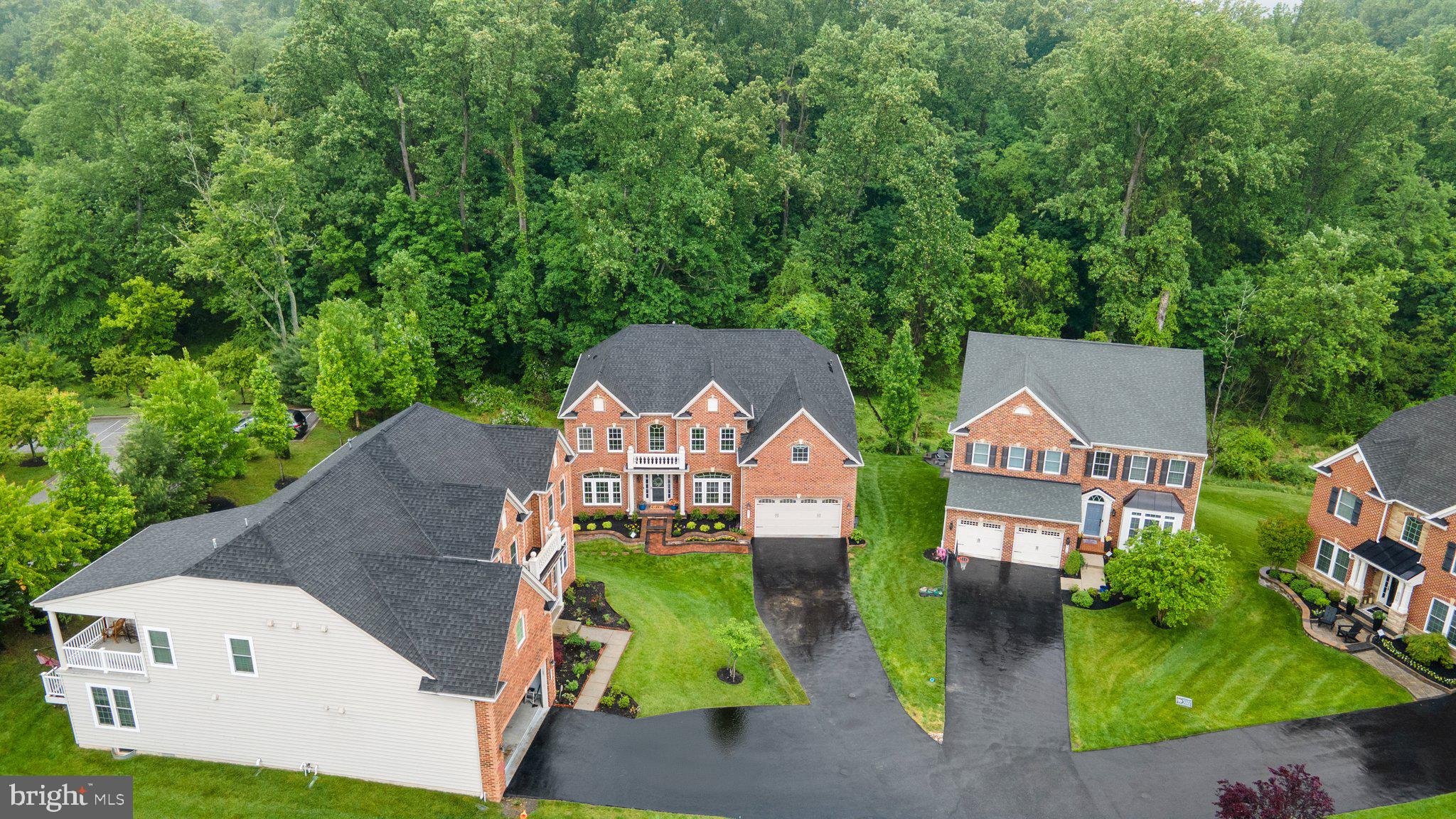 AUTUMN RIVER - Residential