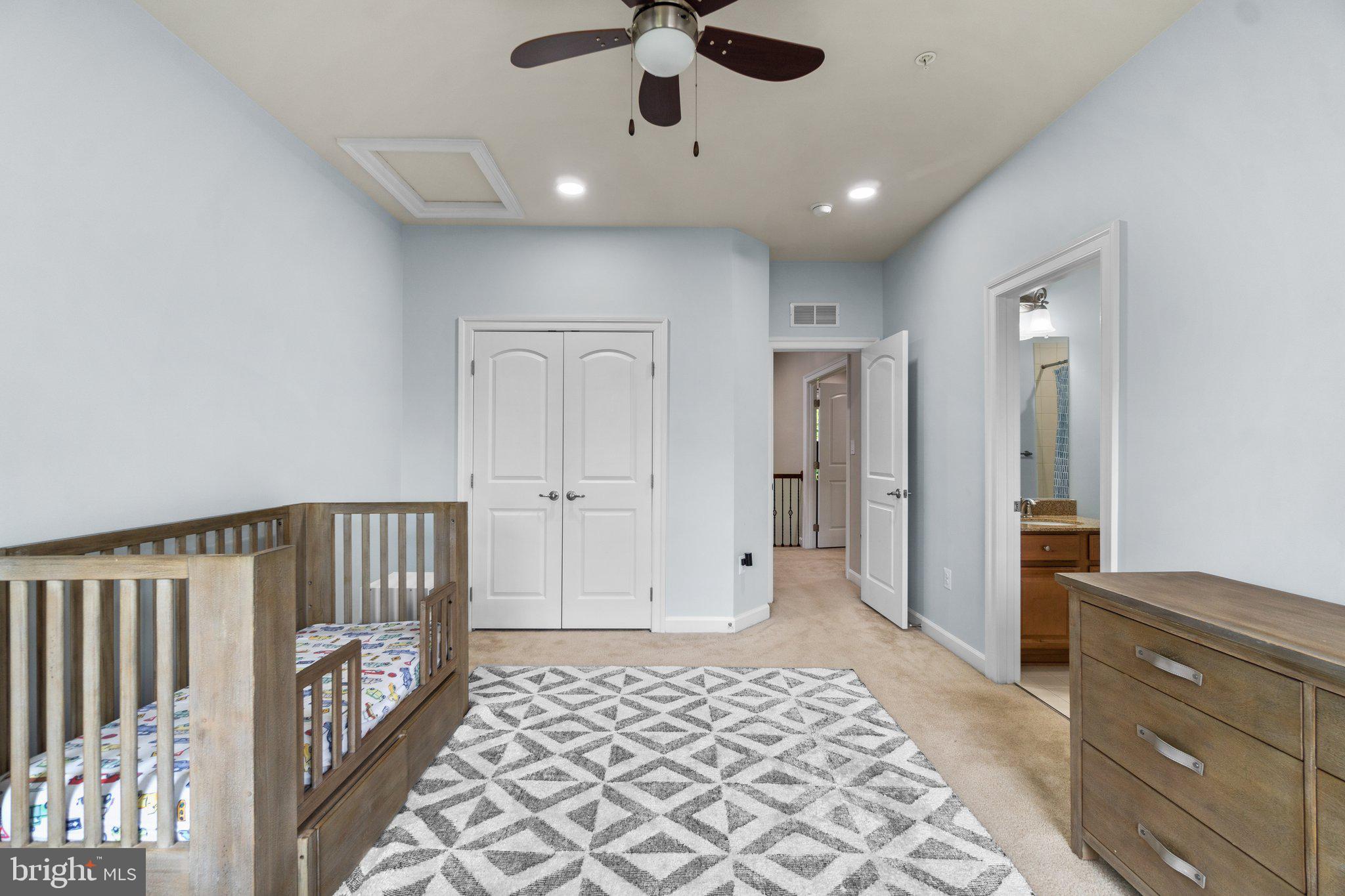 AUTUMN RIVER - Residential