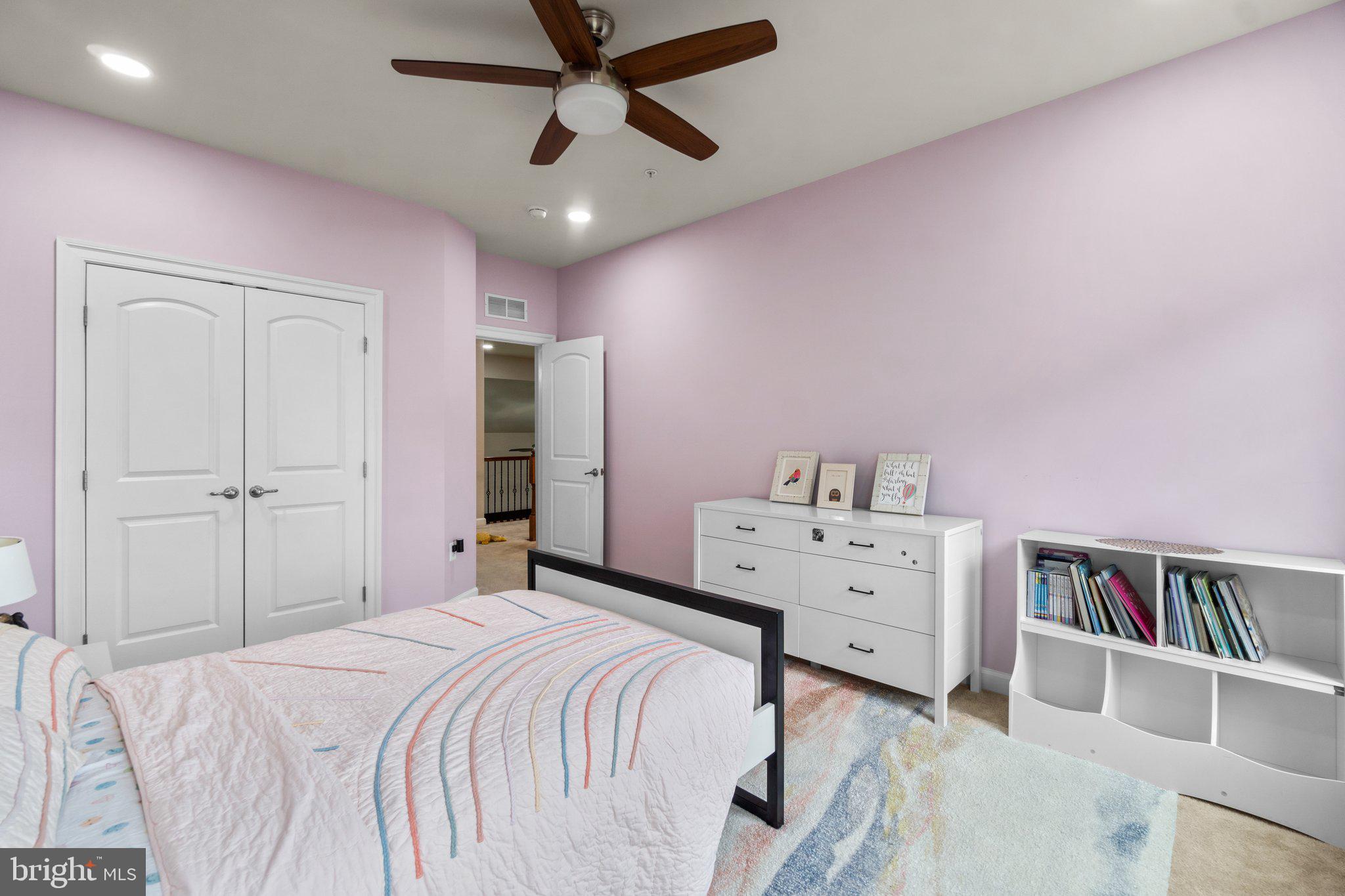 AUTUMN RIVER - Residential