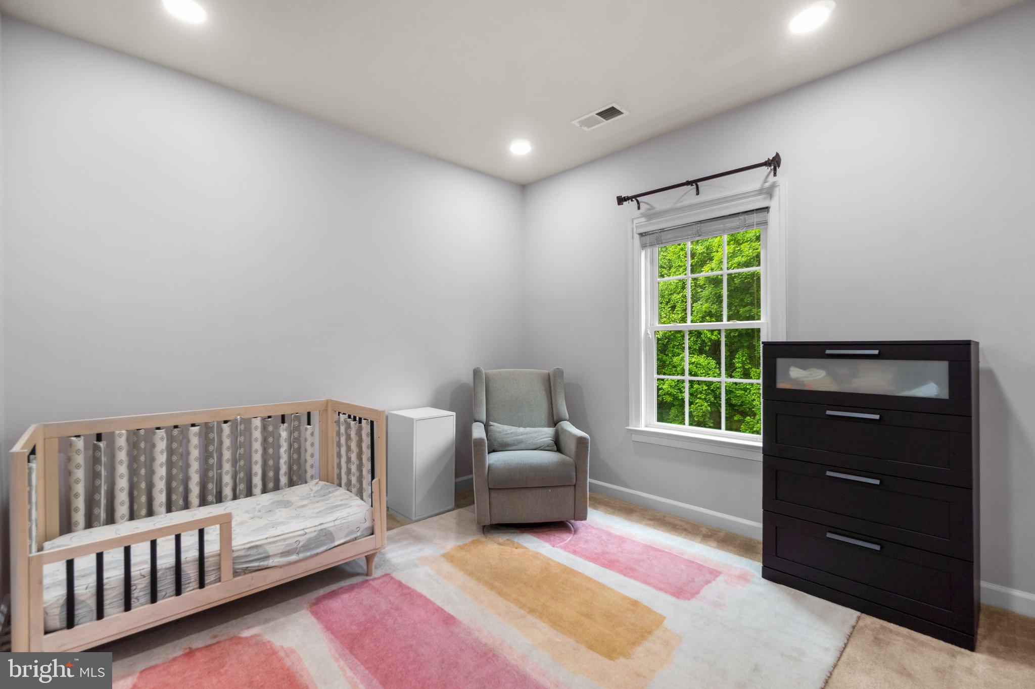 AUTUMN RIVER - Residential