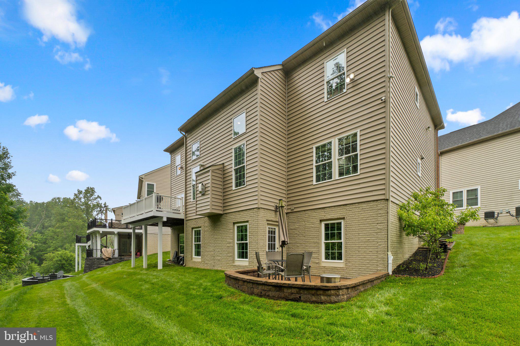 AUTUMN RIVER - Residential