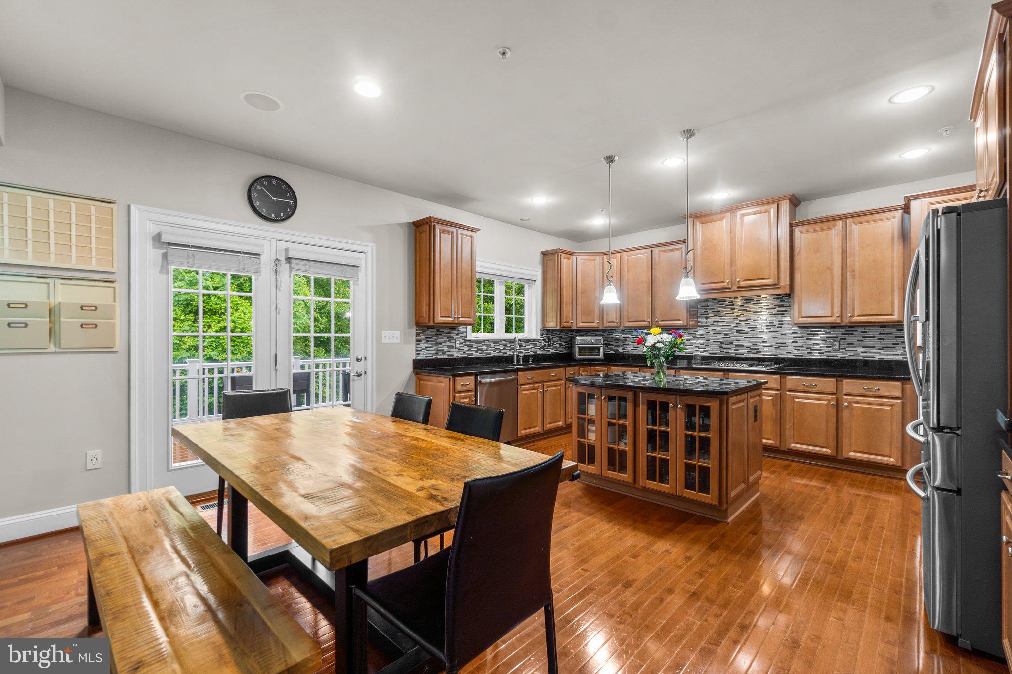 AUTUMN RIVER - Residential