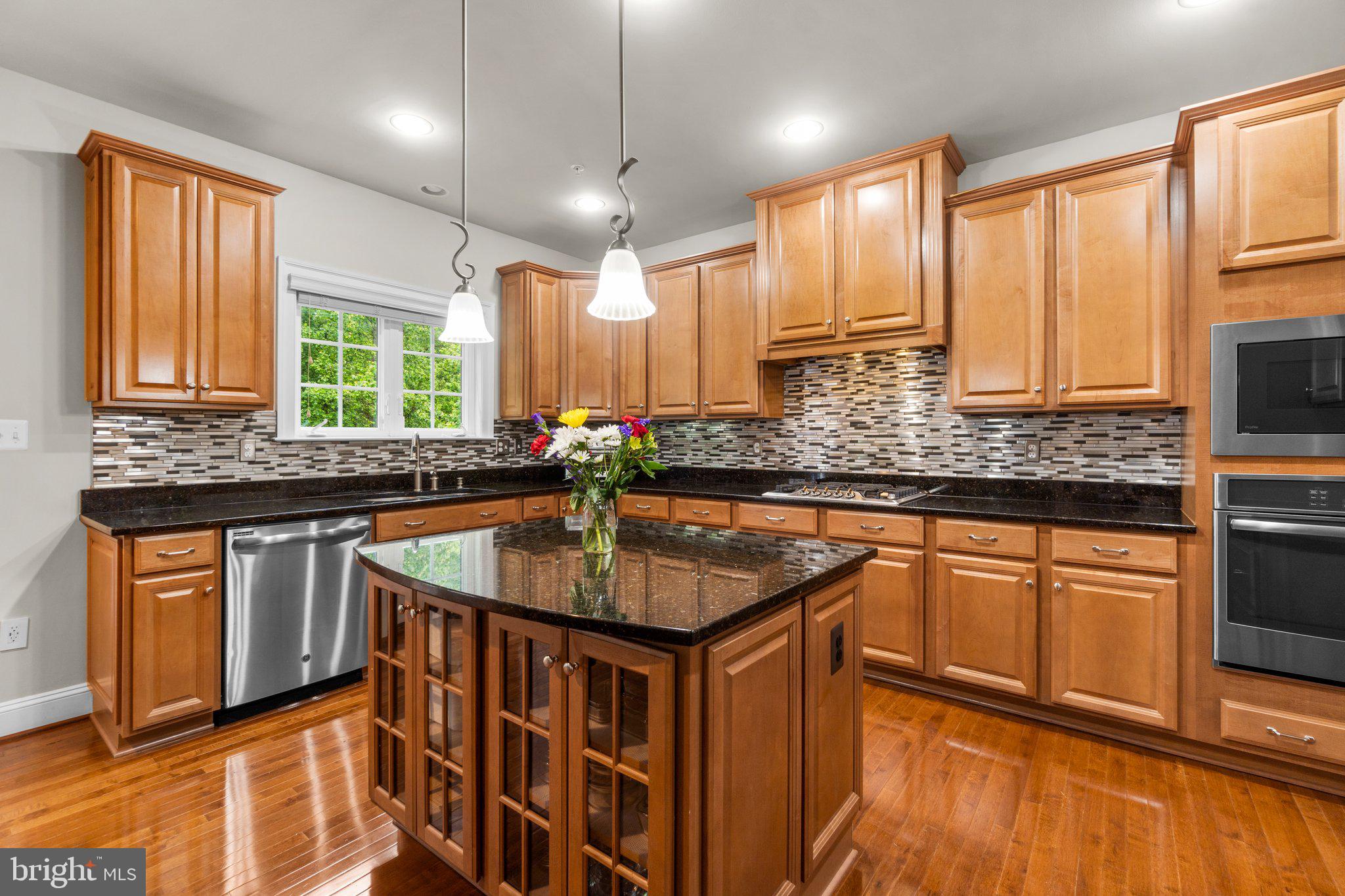 AUTUMN RIVER - Residential