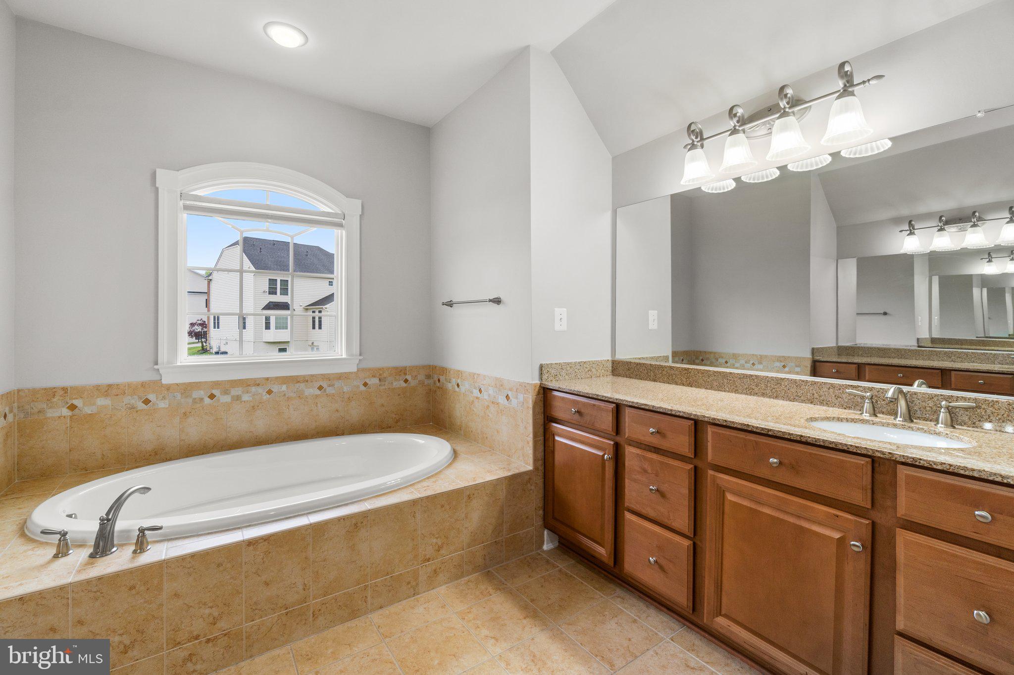 AUTUMN RIVER - Residential