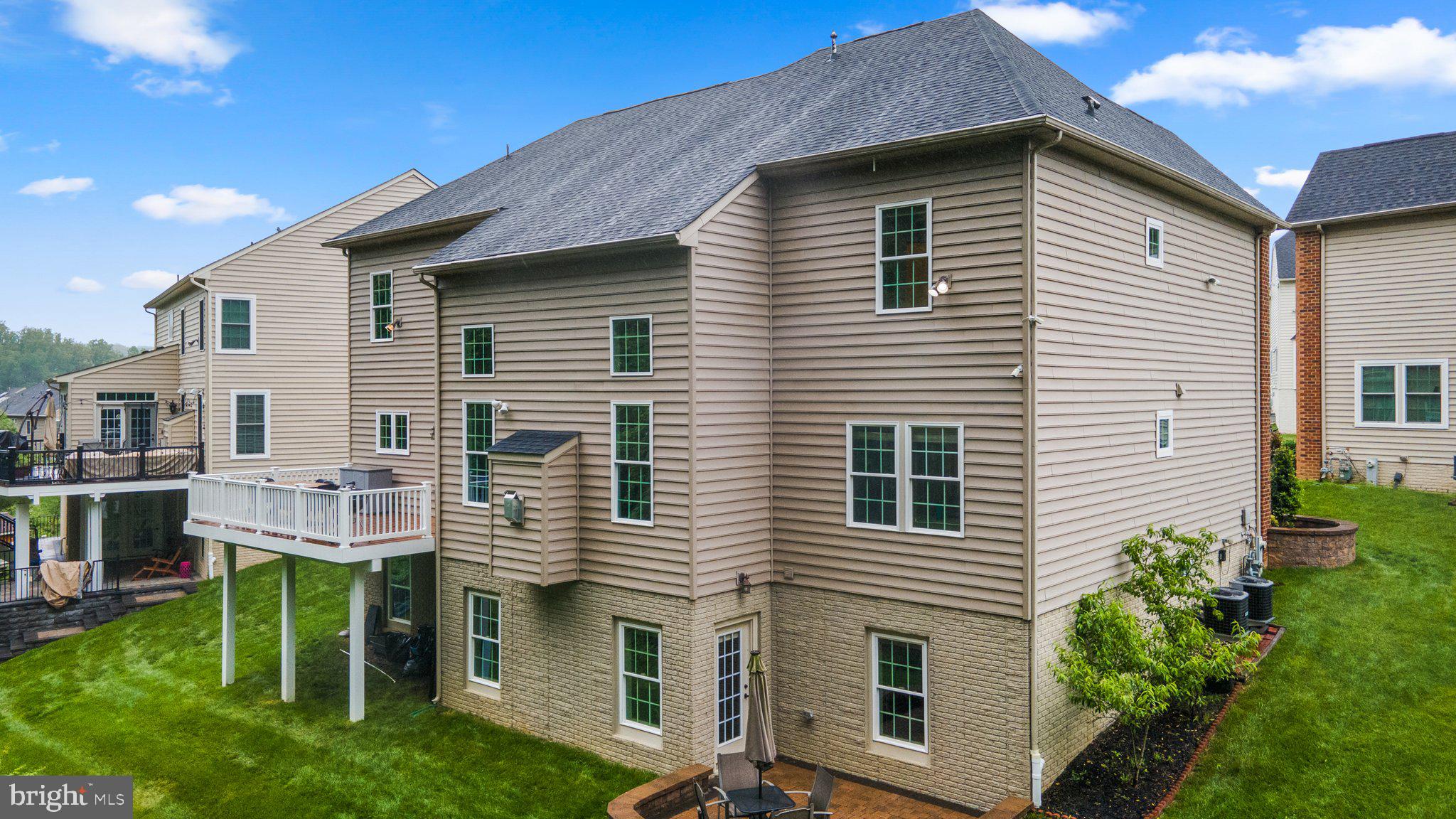 AUTUMN RIVER - Residential