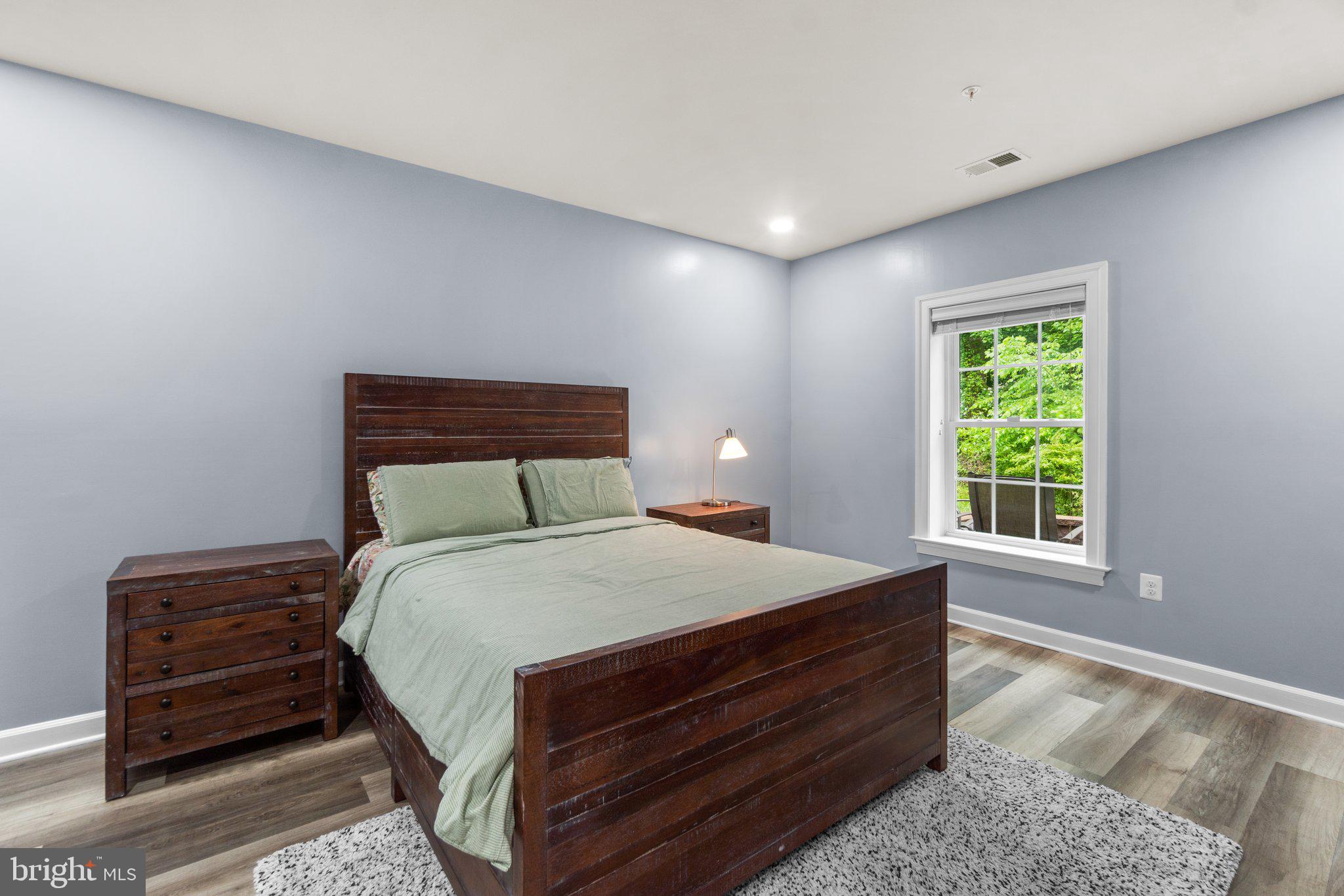 AUTUMN RIVER - Residential