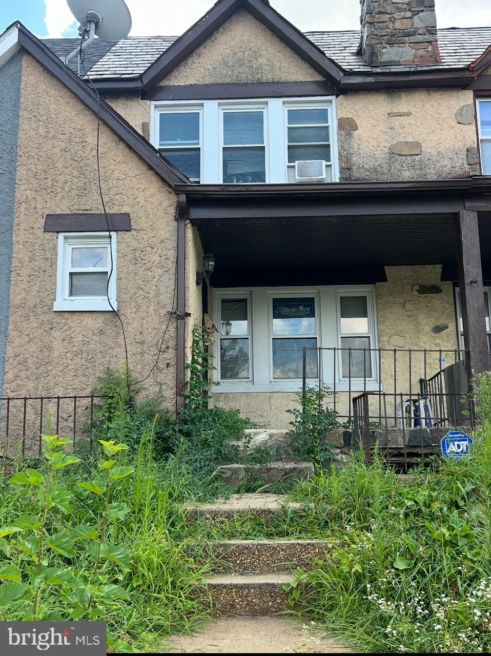 Great investment for retail flip or rental hold! Comps look good! Bring your investors and ideas to turn this property into $$