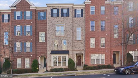 Photo of 15177 Lancashire Drive, WOODBRIDGE, VA 22191 (MLS # VAPW2110846)