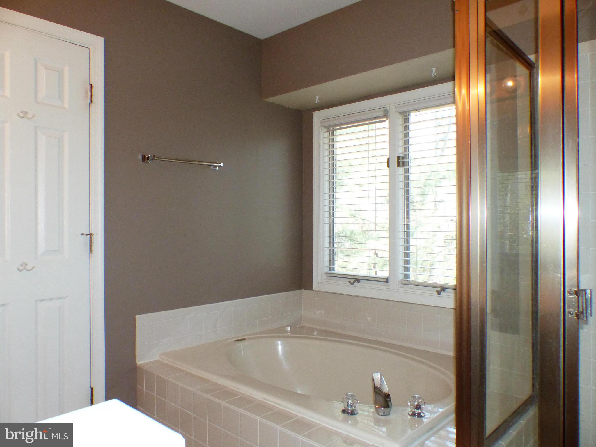 FAIR LAKES - Residential Lease