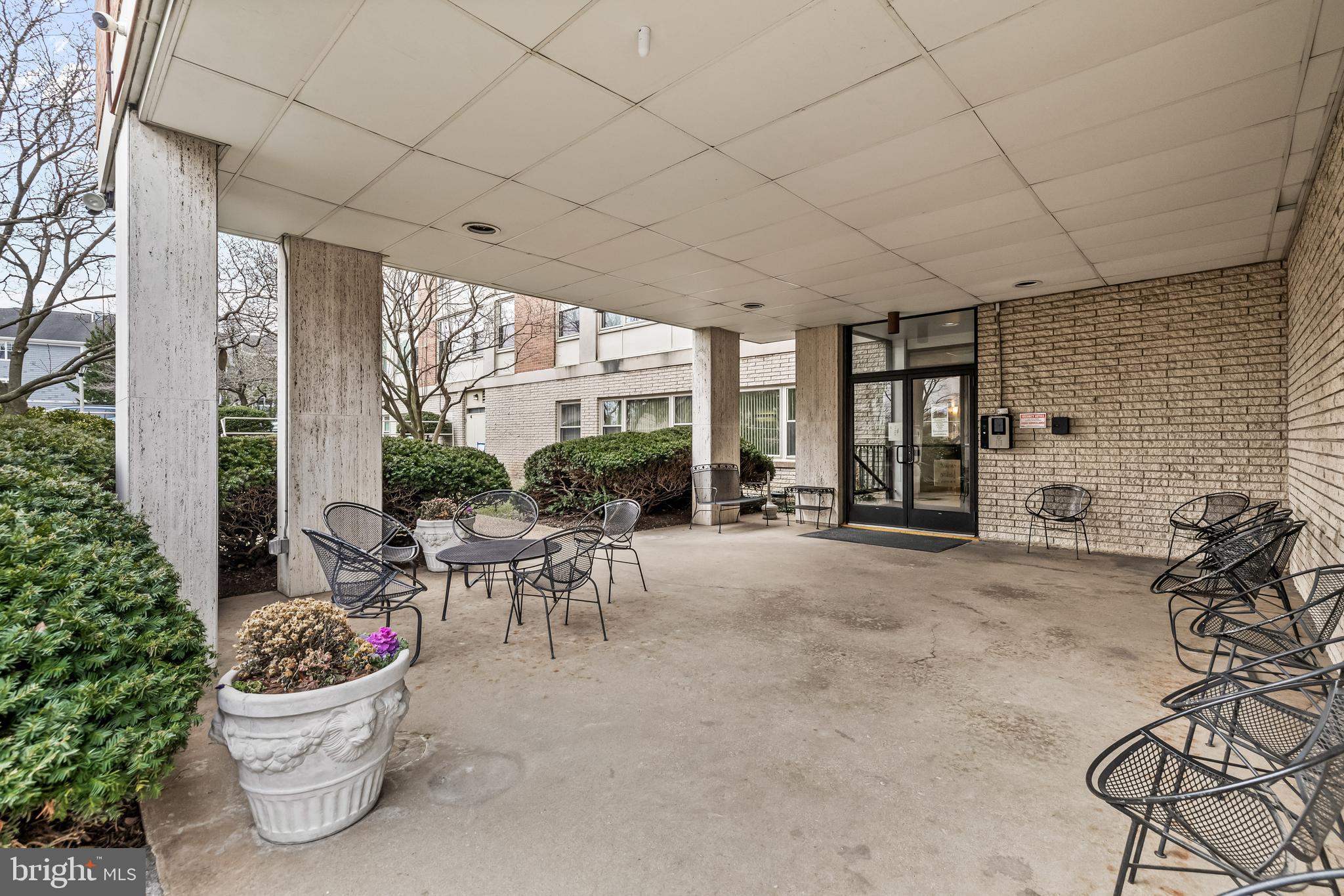 ROLAND PARK - Residential