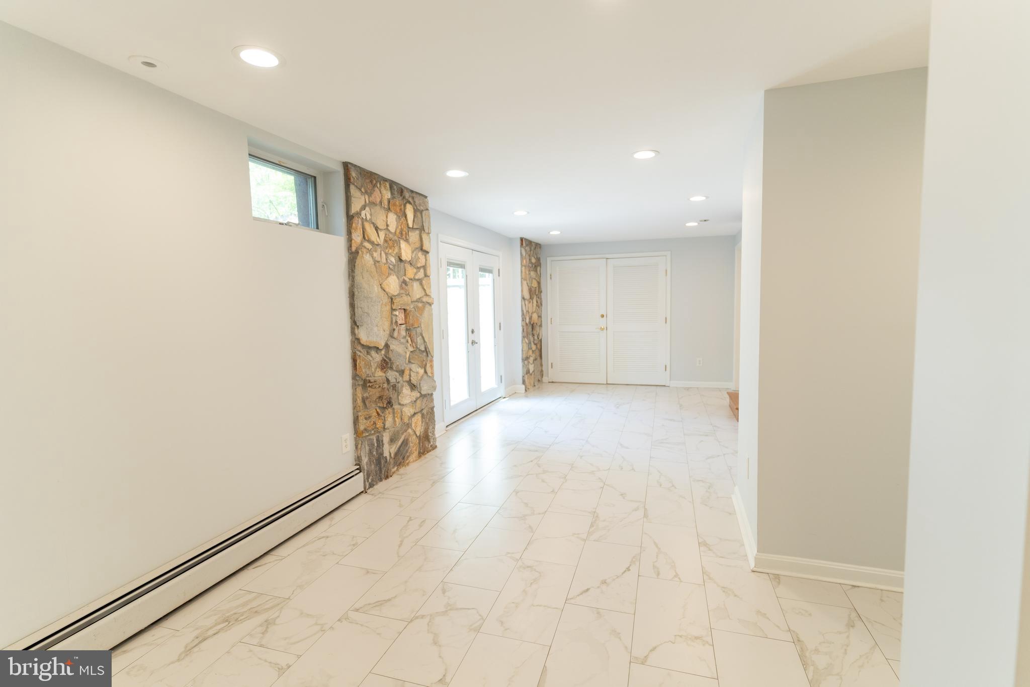 ADDISON HEIGHTS - Residential