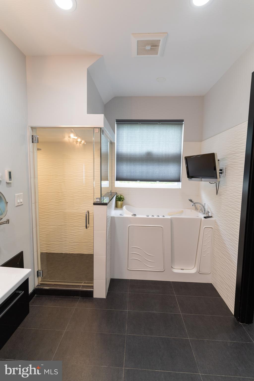 ADDISON HEIGHTS - Residential