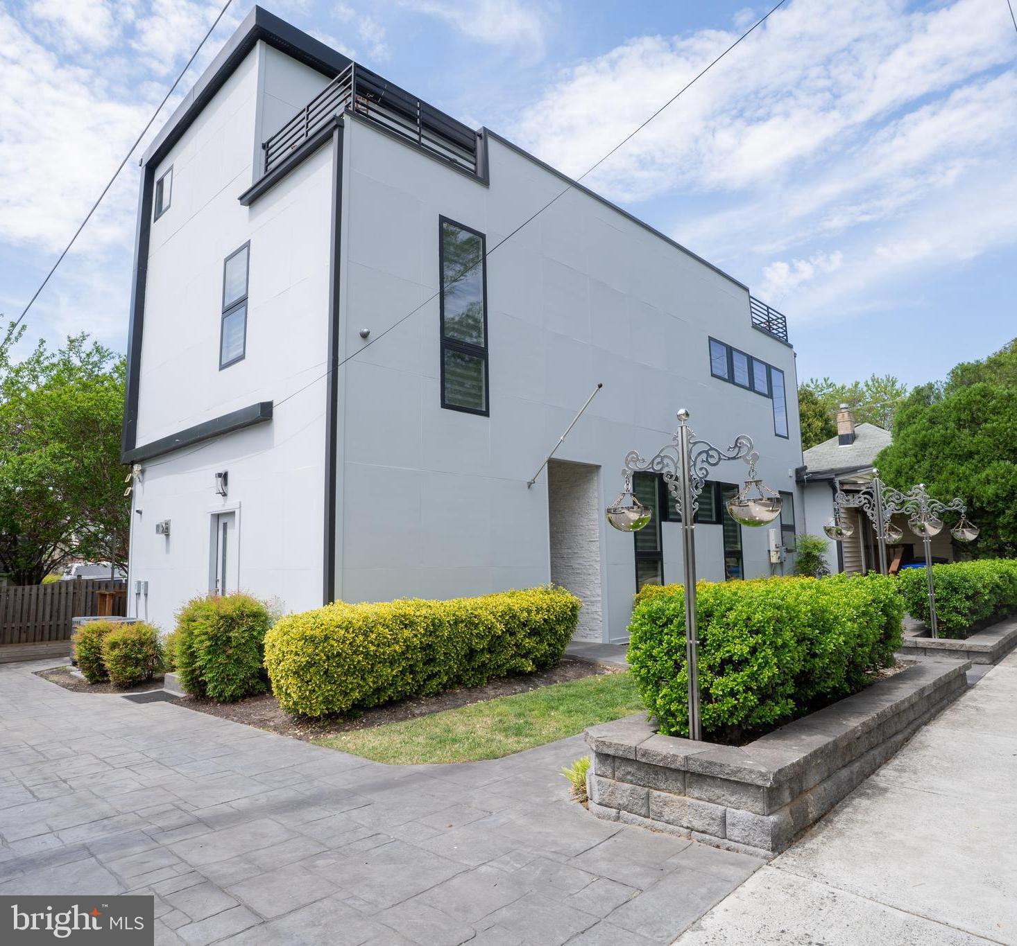 ADDISON HEIGHTS - Residential