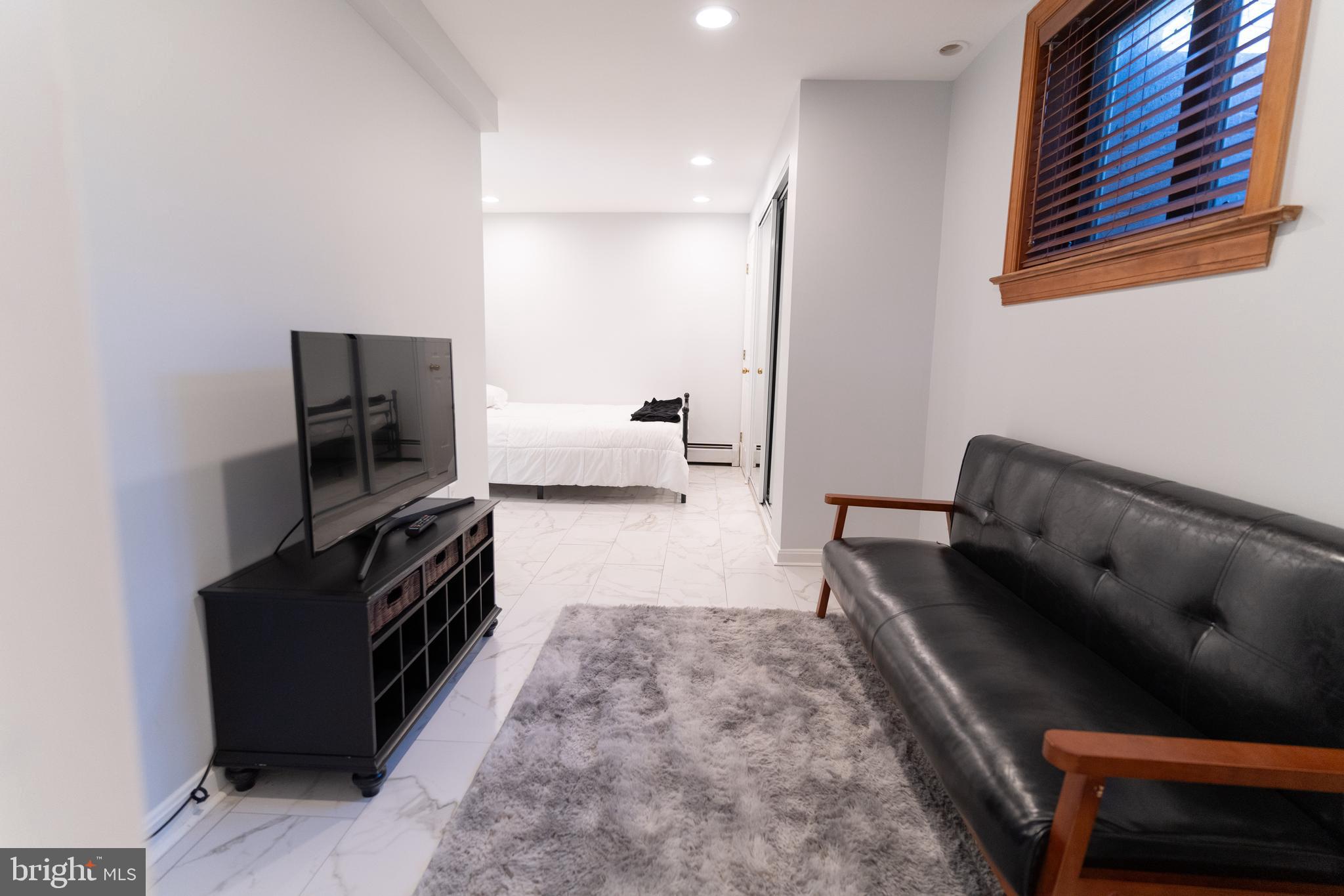 ADDISON HEIGHTS - Residential