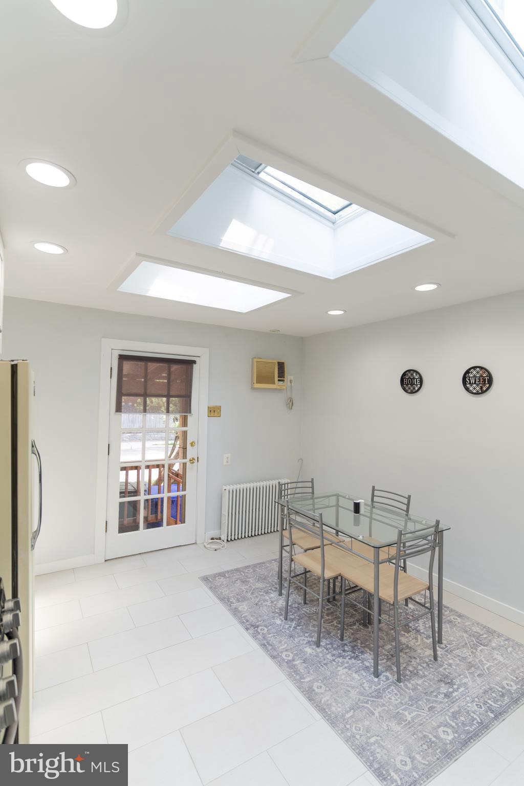 ADDISON HEIGHTS - Residential