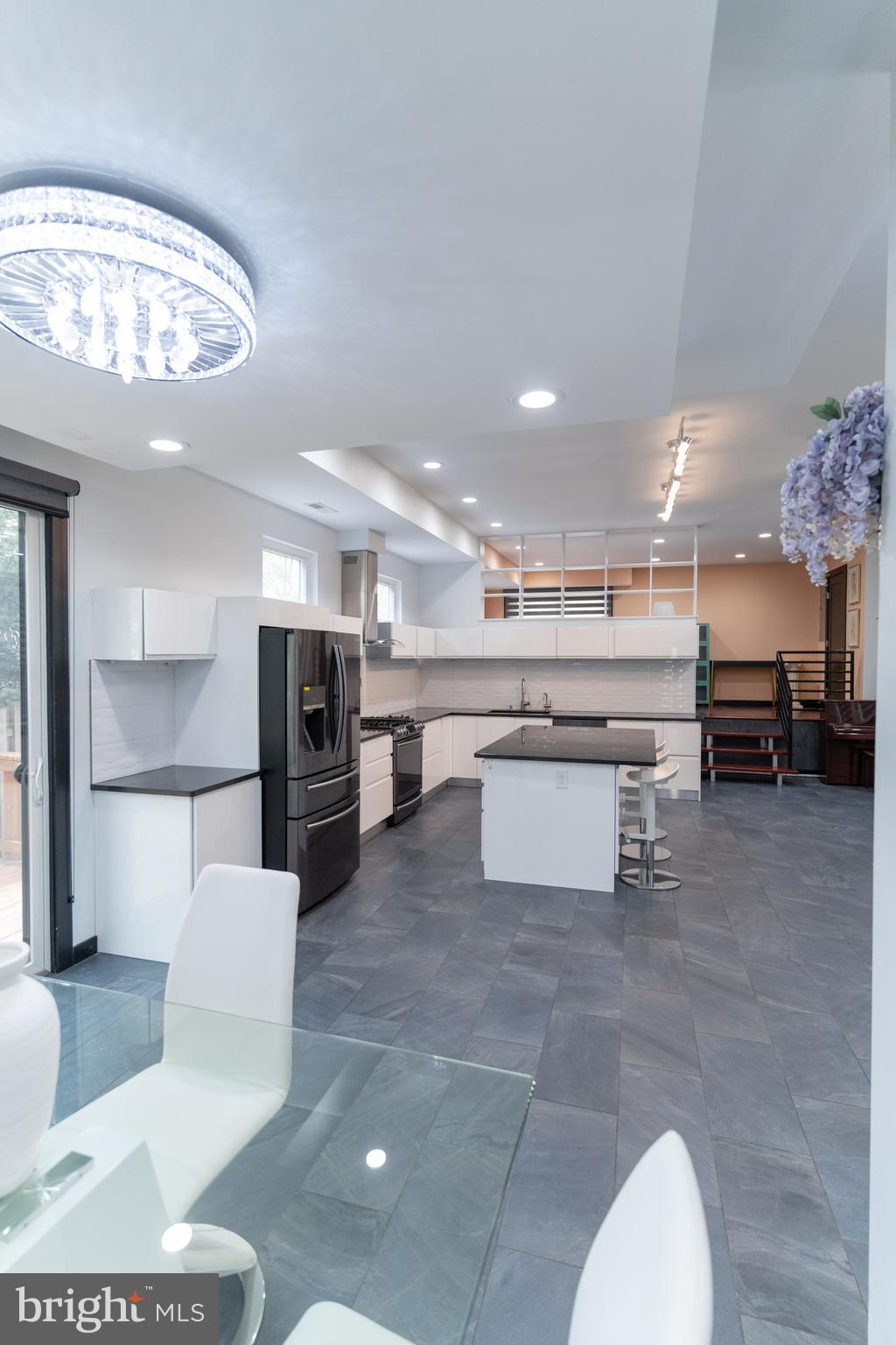 ADDISON HEIGHTS - Residential