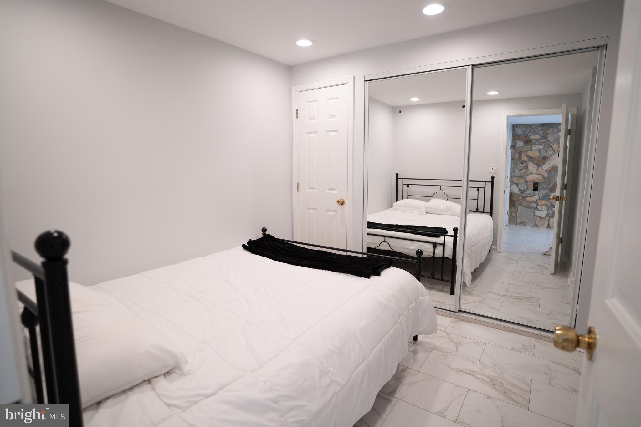 ADDISON HEIGHTS - Residential