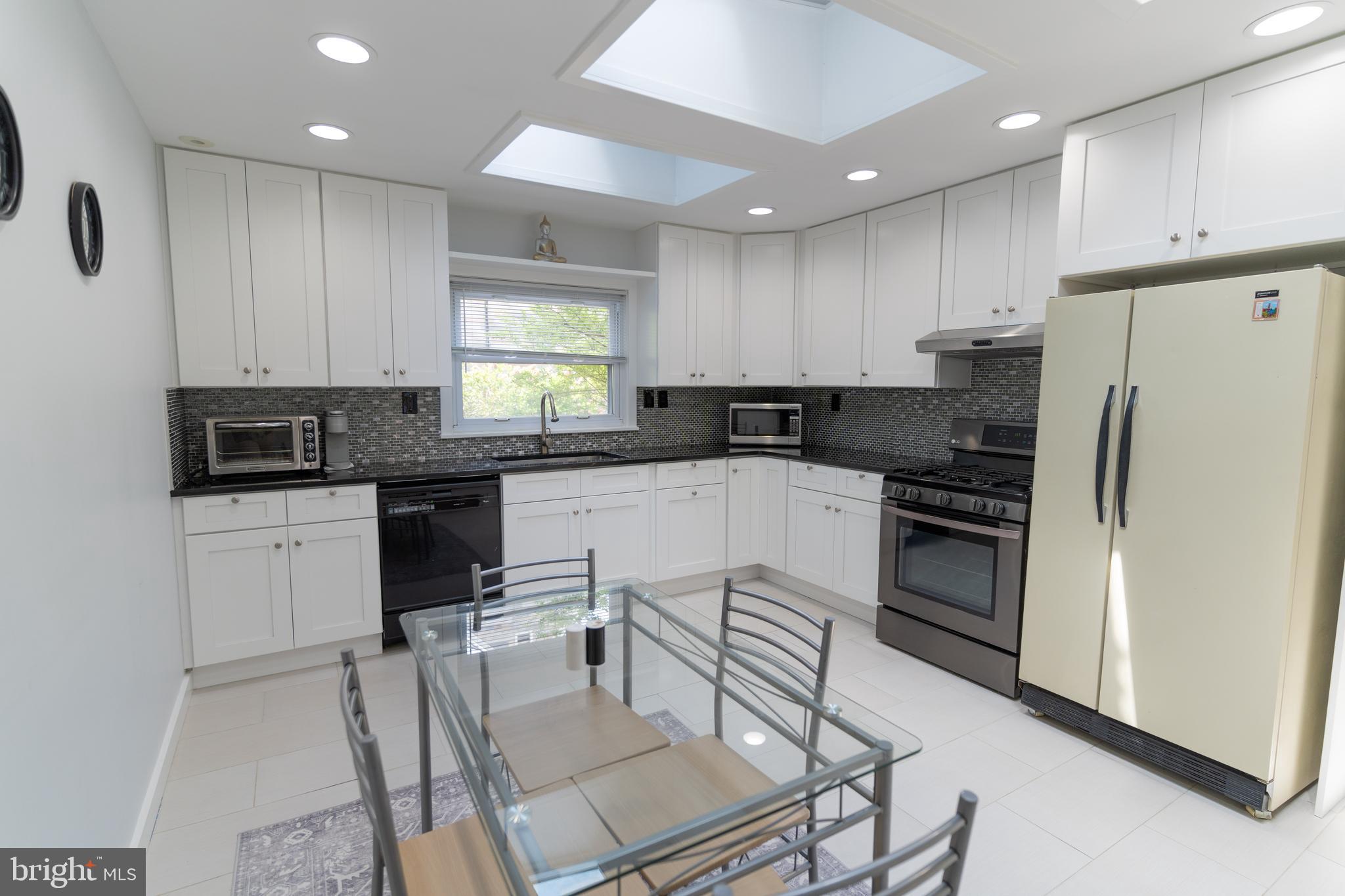 ADDISON HEIGHTS - Residential