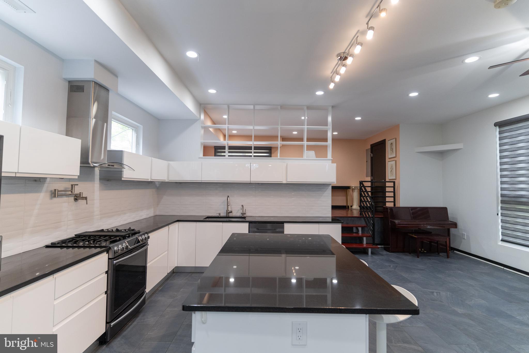 ADDISON HEIGHTS - Residential