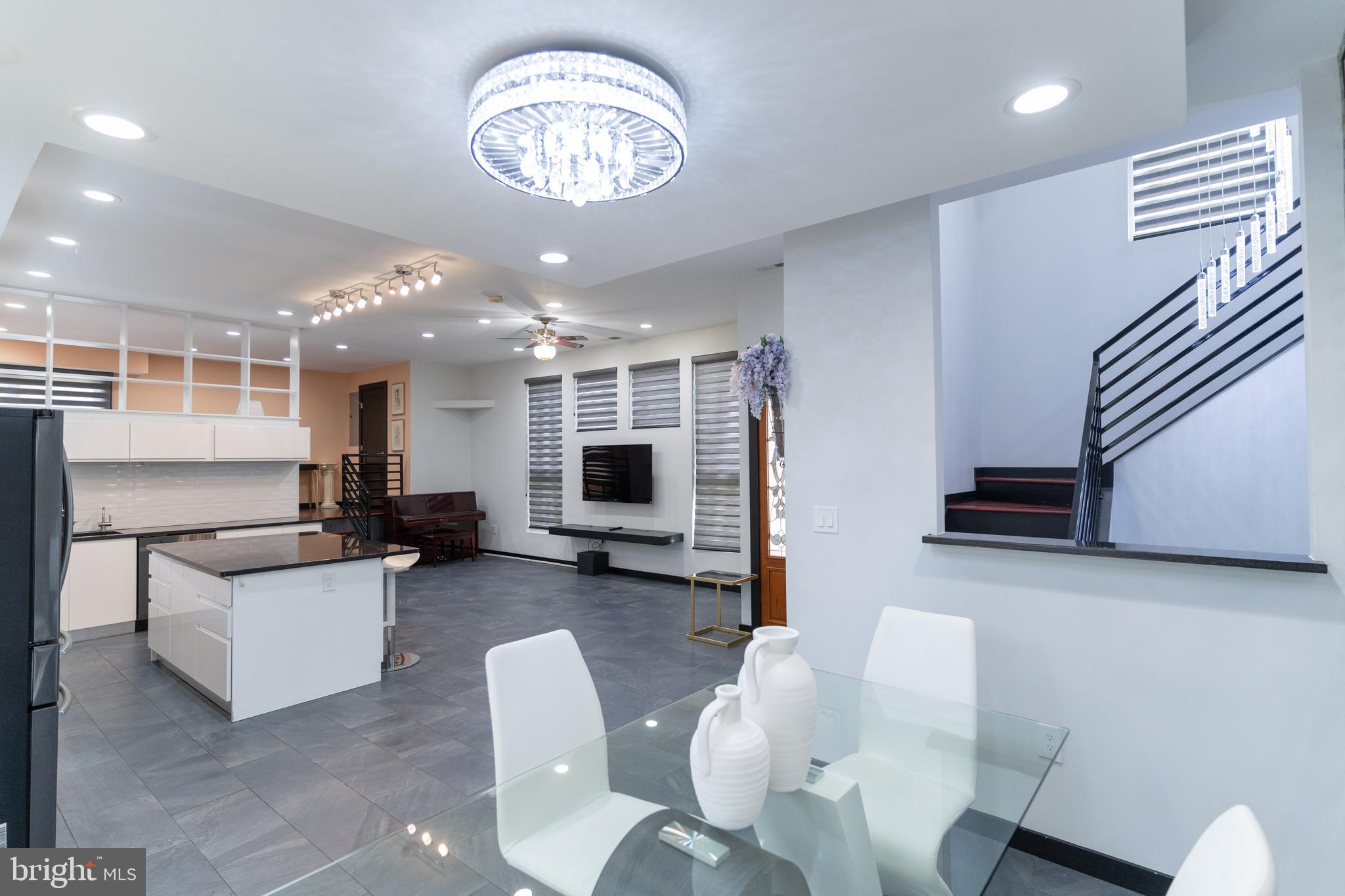 ADDISON HEIGHTS - Residential