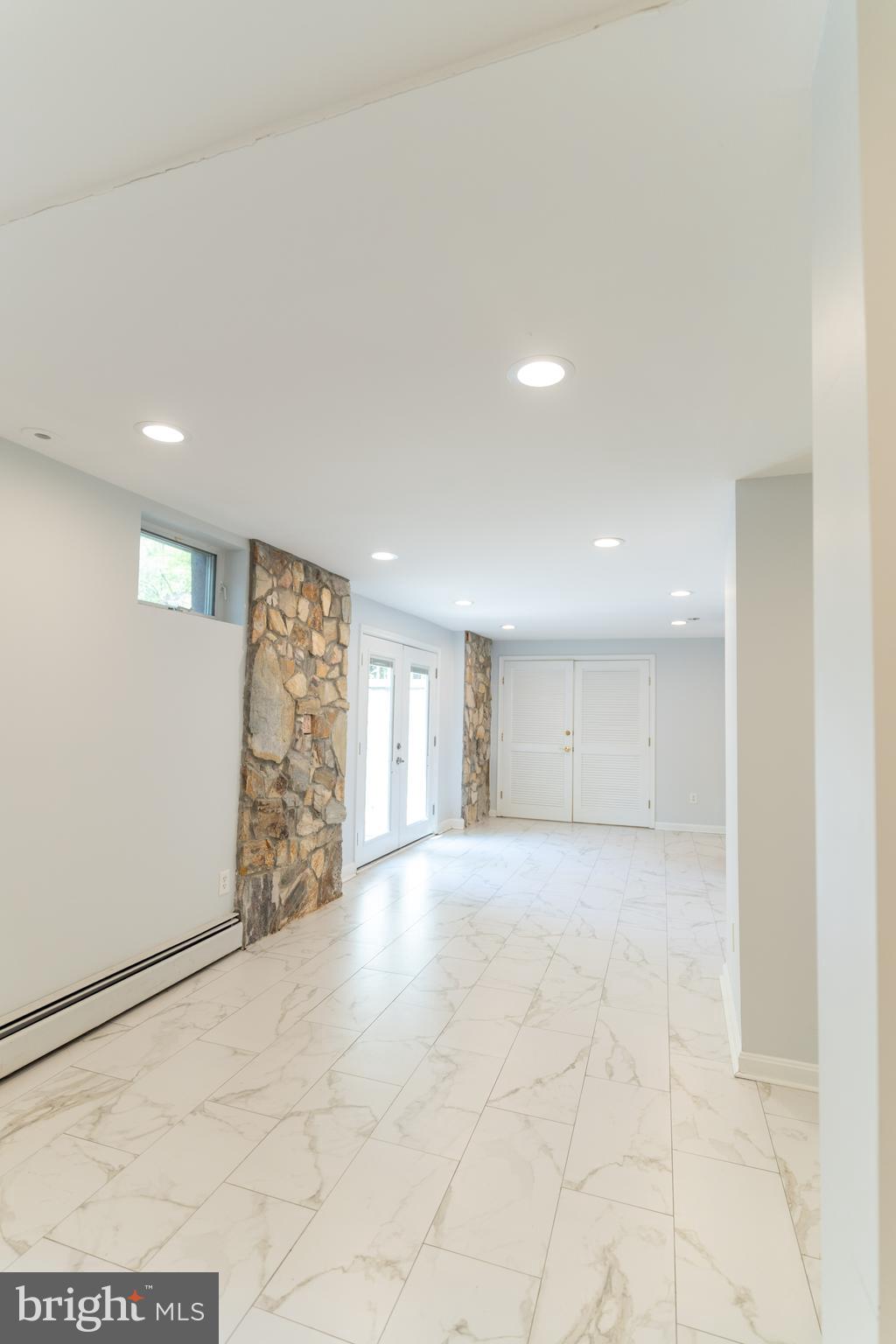 ADDISON HEIGHTS - Residential