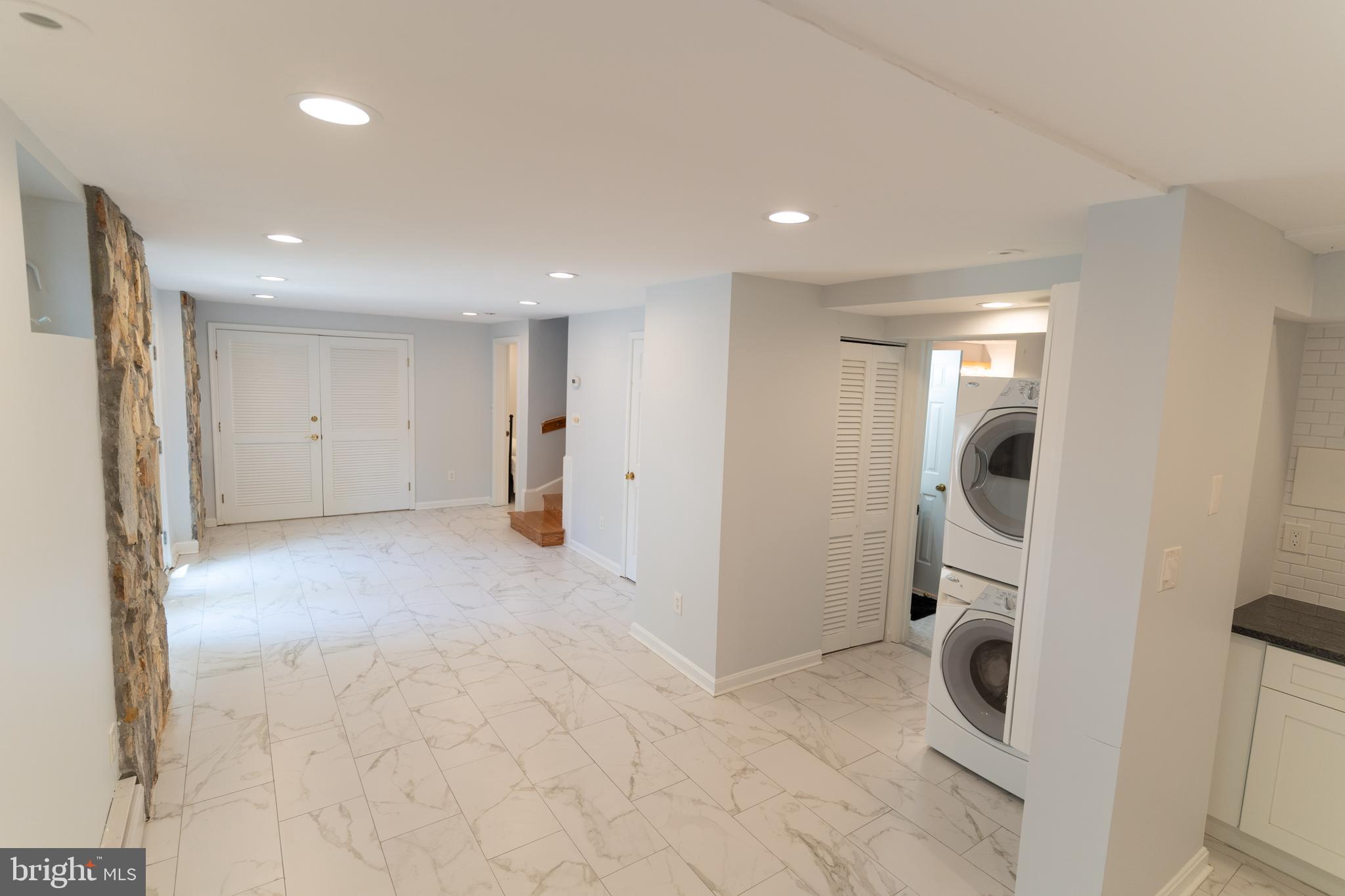 ADDISON HEIGHTS - Residential