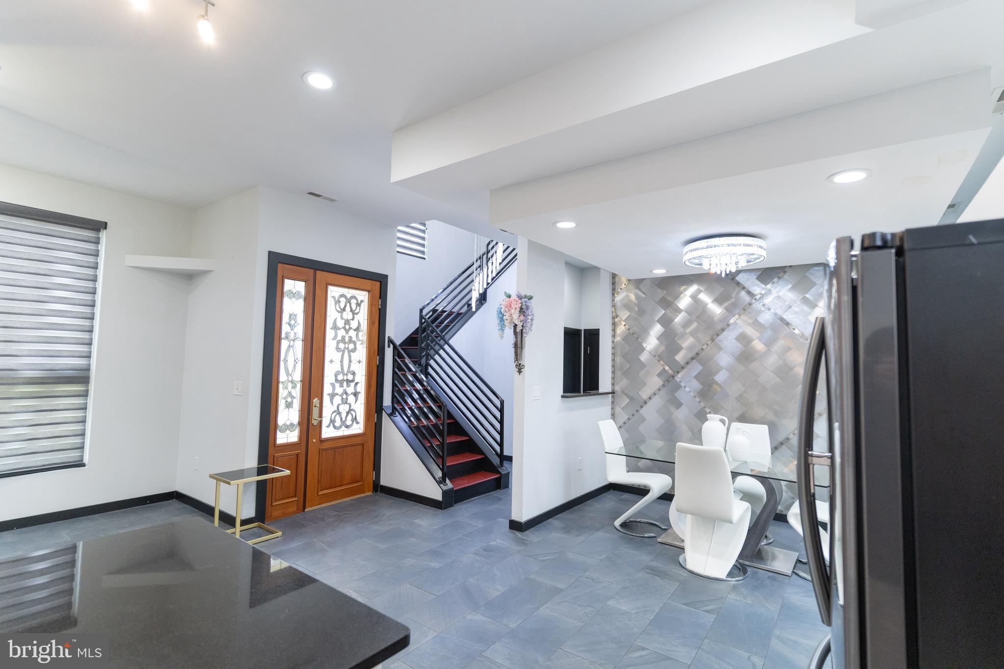 ADDISON HEIGHTS - Residential