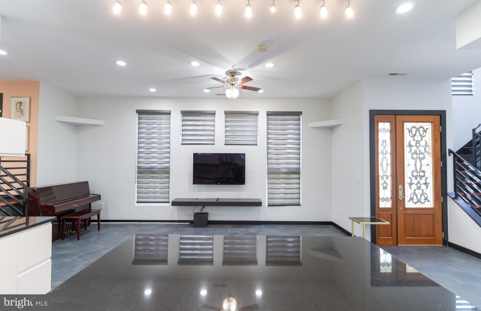 ADDISON HEIGHTS - Residential