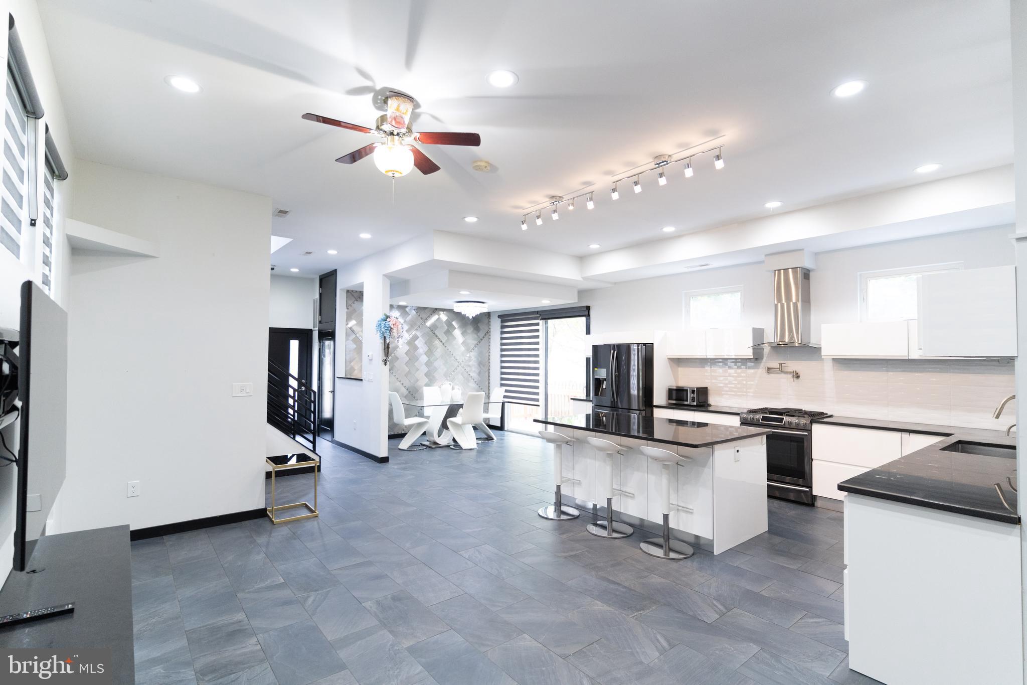 ADDISON HEIGHTS - Residential