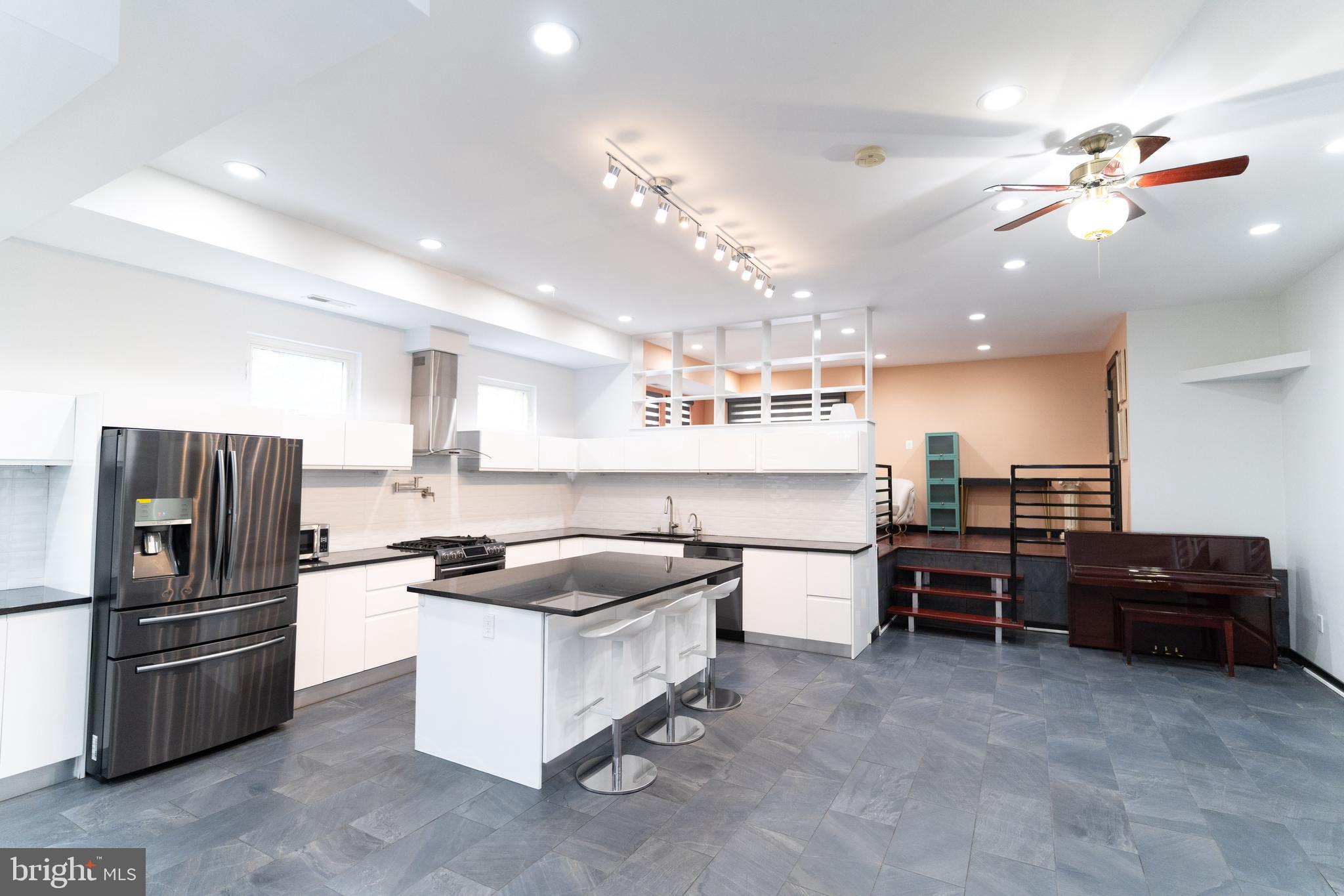 ADDISON HEIGHTS - Residential