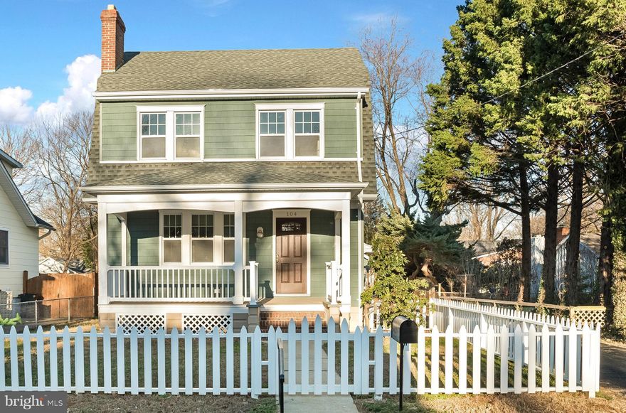 West Annap. Showcase Home! Remodeled  in & out. Where old meets new: wide plank moldings, plaster walls, hrdwd floors, archways, 6 panel solid wood doors w/ glass knobs. Custom addition gives 2490 sq.ft., LL & 3rd flr. Detached 2 car garage. Walk to shops, blue ribbon school, downtown, Navy stadium, water privileges at end of Tucker. Price repositioned for one lucky buyer! NOT vacant: appt. pls.