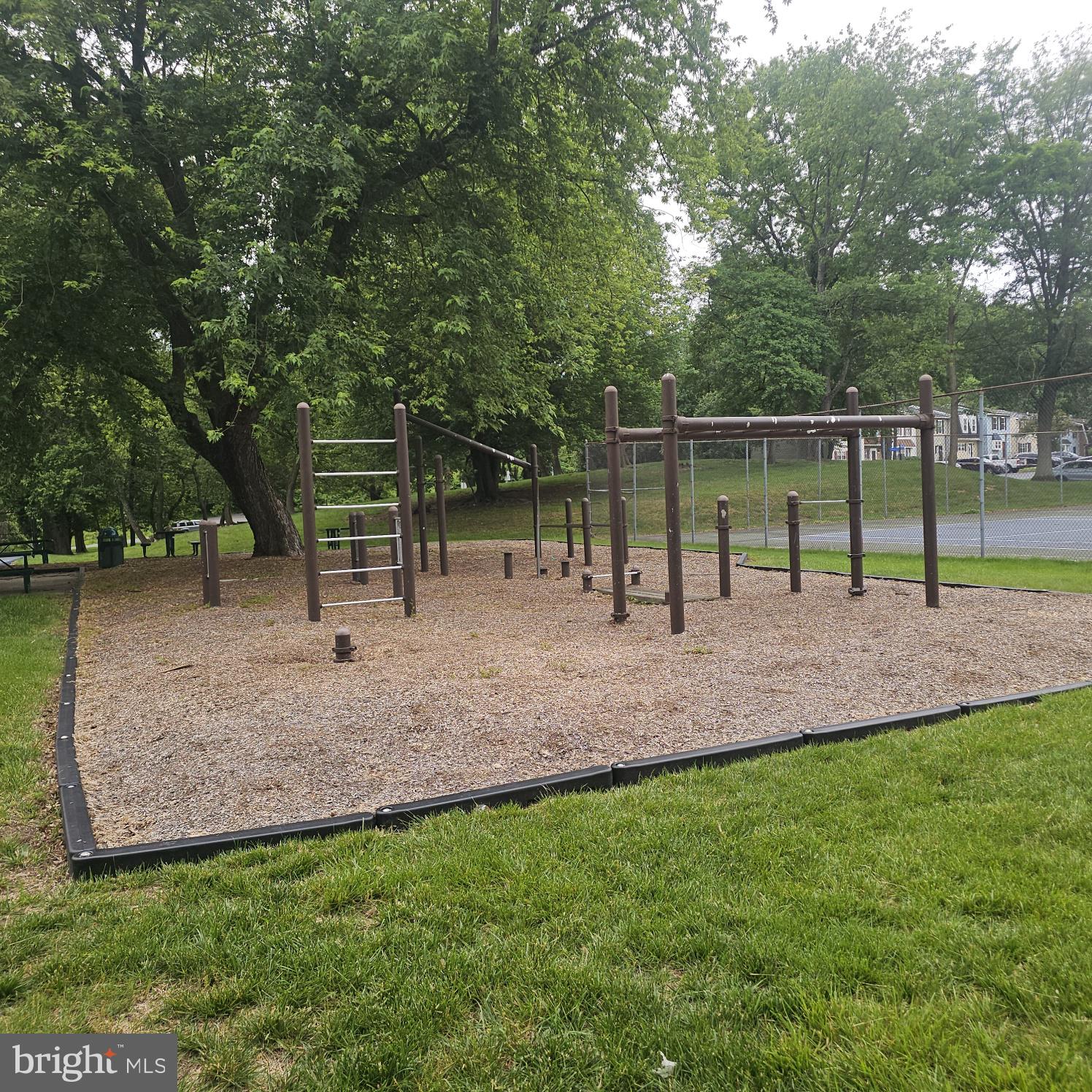 LONDON WOODS - Residential