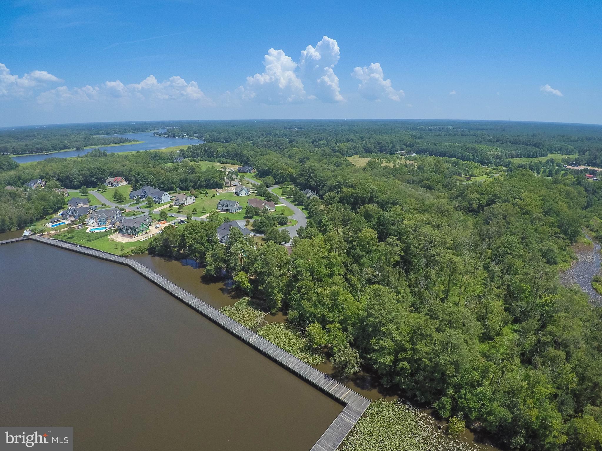 VILLAGE DOWN RIVER - Land