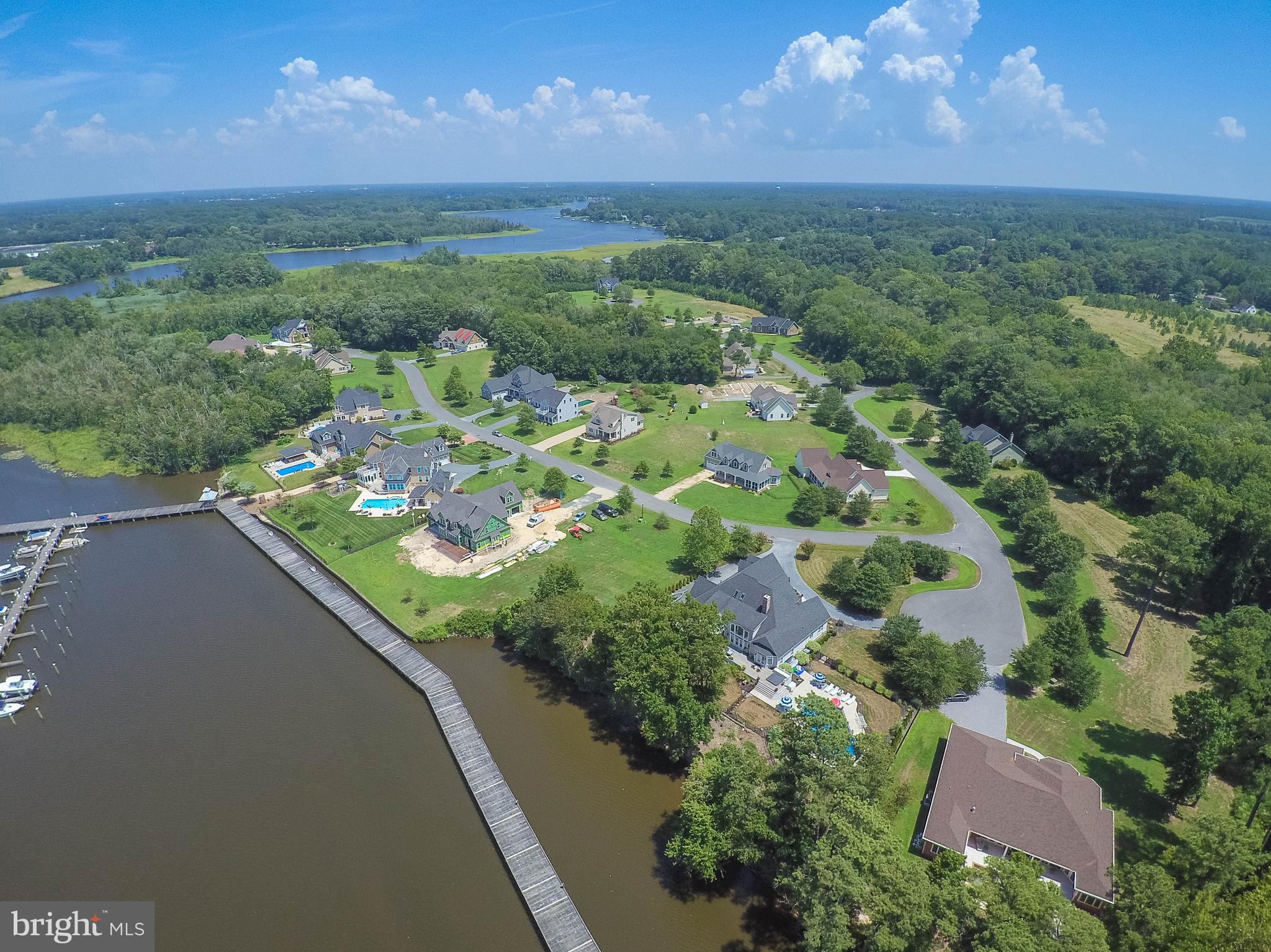 VILLAGE DOWN RIVER - Land