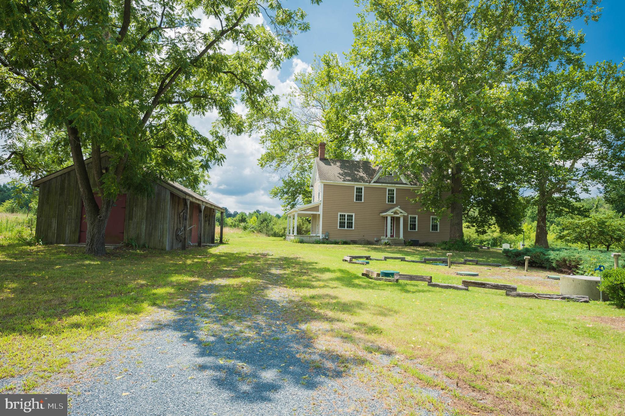 VILLAGE DOWN RIVER - Land