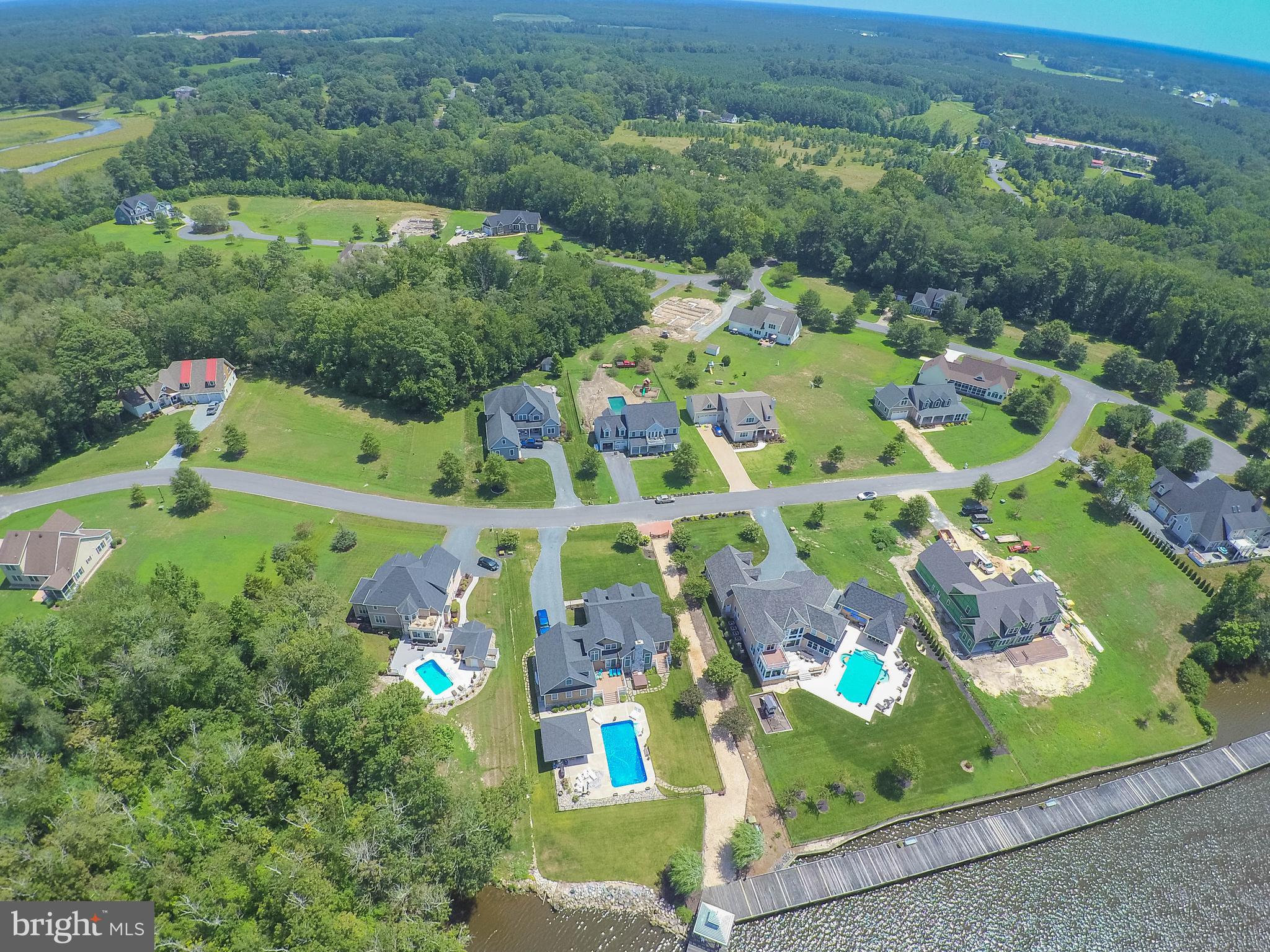 VILLAGE DOWN RIVER - Land