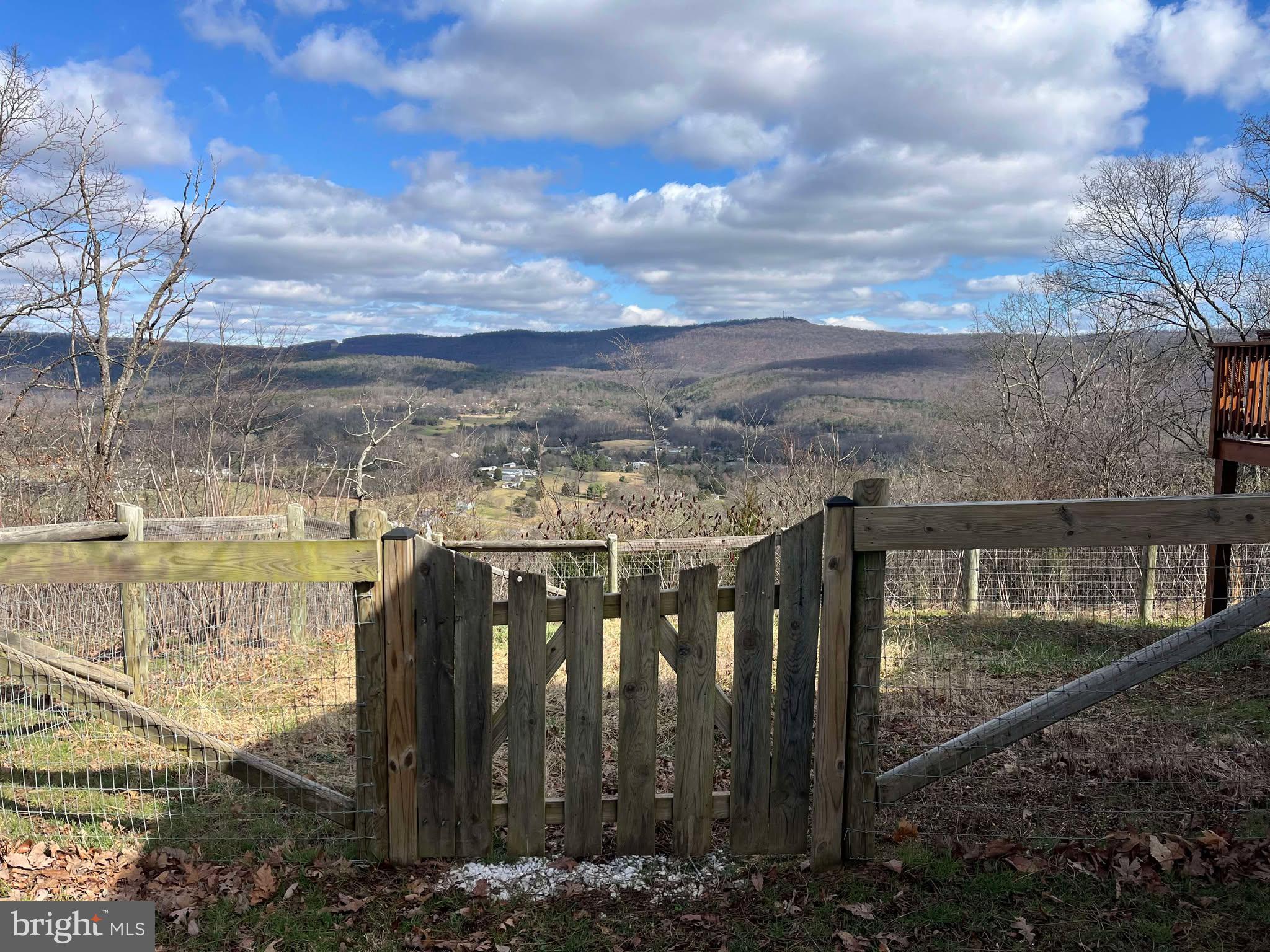 GOLDEN ACRES - Residential