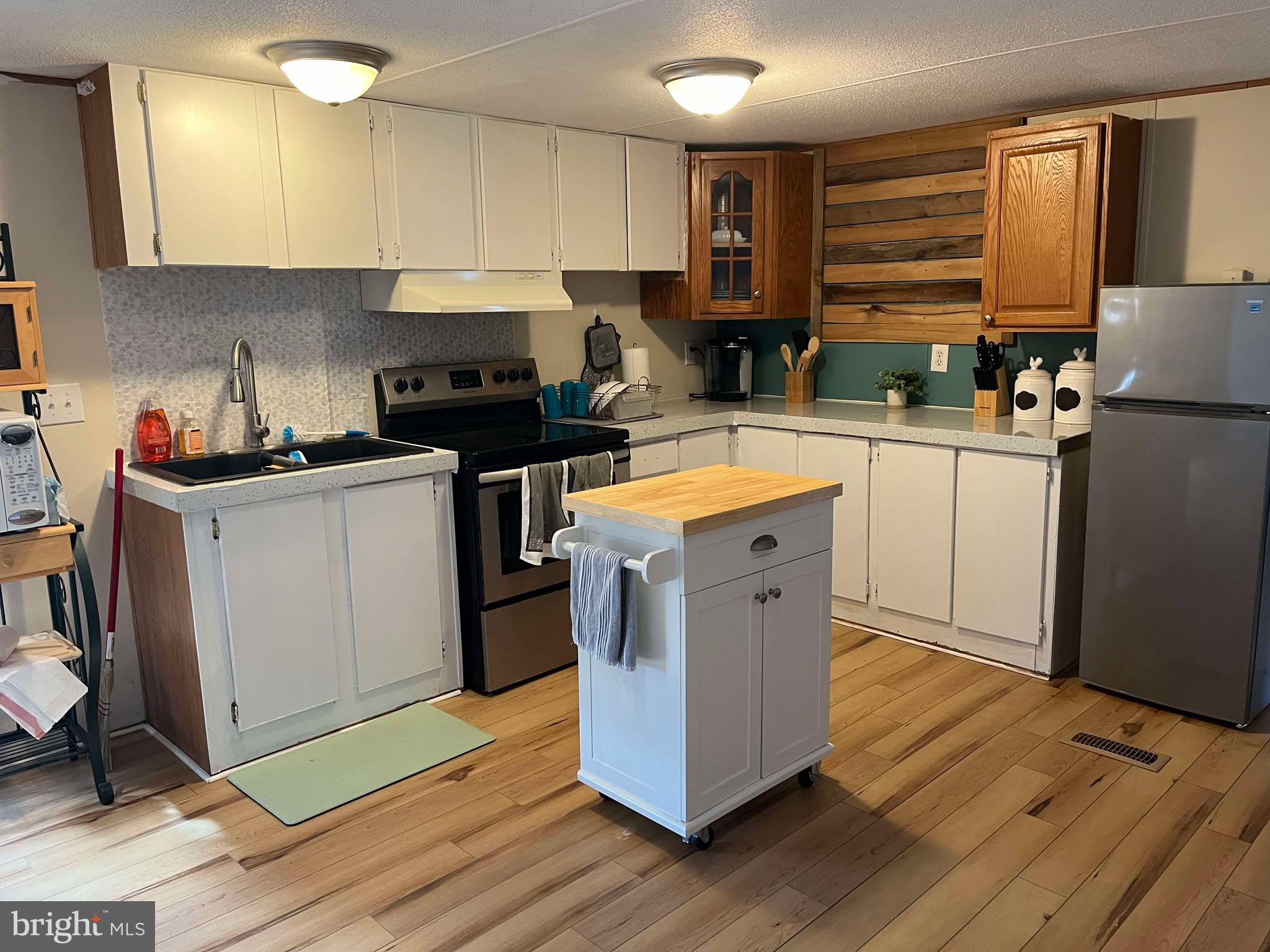 GOLDEN ACRES - Residential