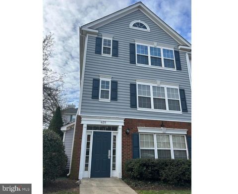 Photo of 625 Constellation Square SE #A, LEESBURG, VA 20175 (MLS # VALO2118642)