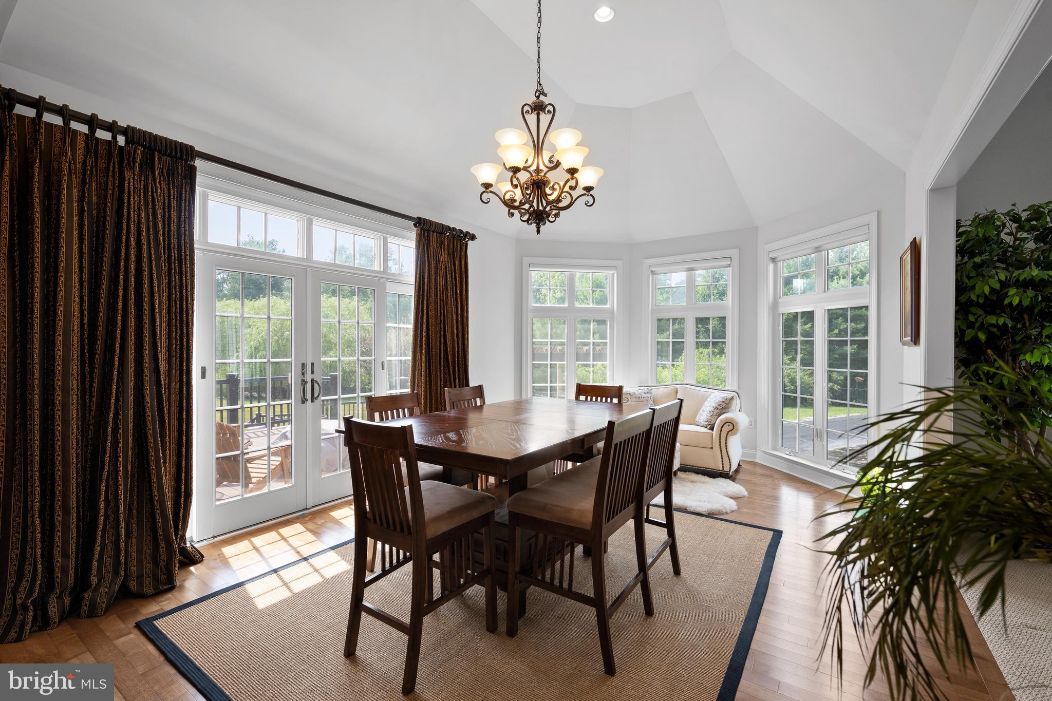 PONDVIEW - Residential