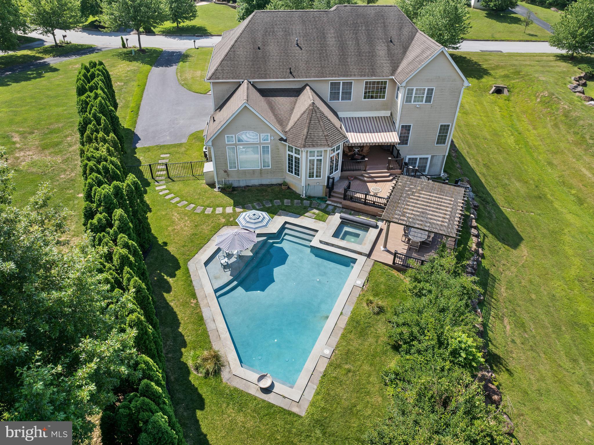 PONDVIEW - Residential