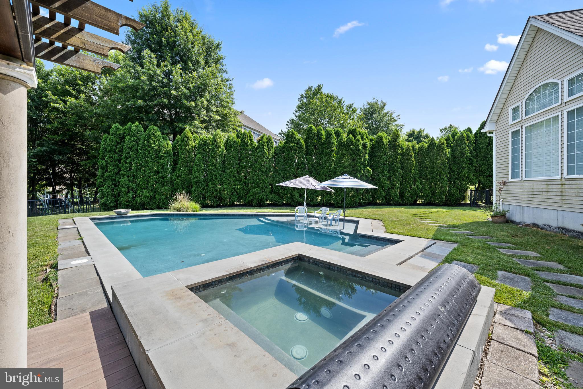 PONDVIEW - Residential